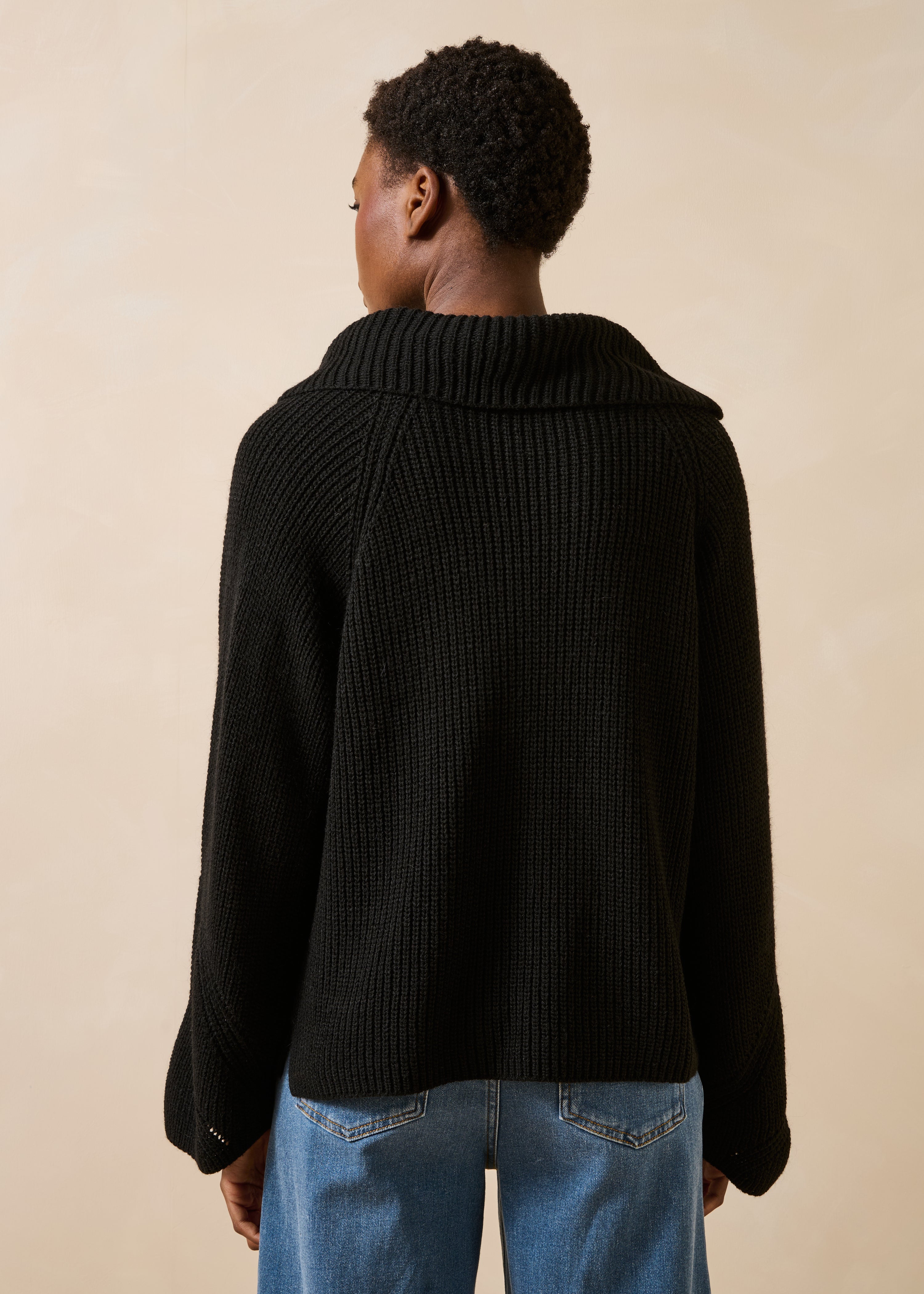 la-f-e-marabout-e-galacto-pullover-schwarz-rippstrick-knopf image 3