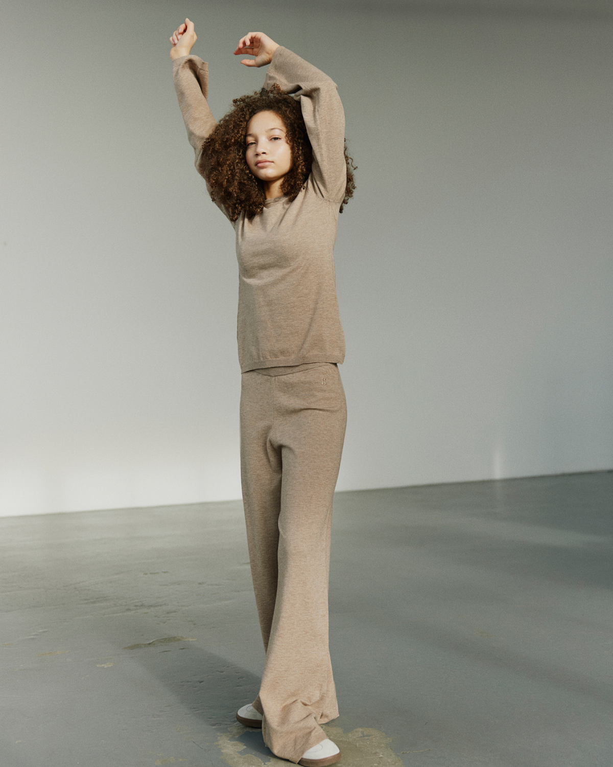 sofie-schnoor-young-vivosy-knit-pullover-deer-melange image 2