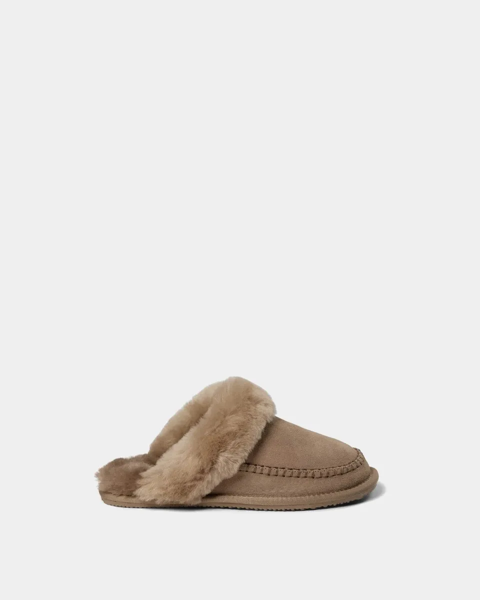 sofie-schnoor-women-anyasw-hausschuhe-nougat-brown-lammfell image 1