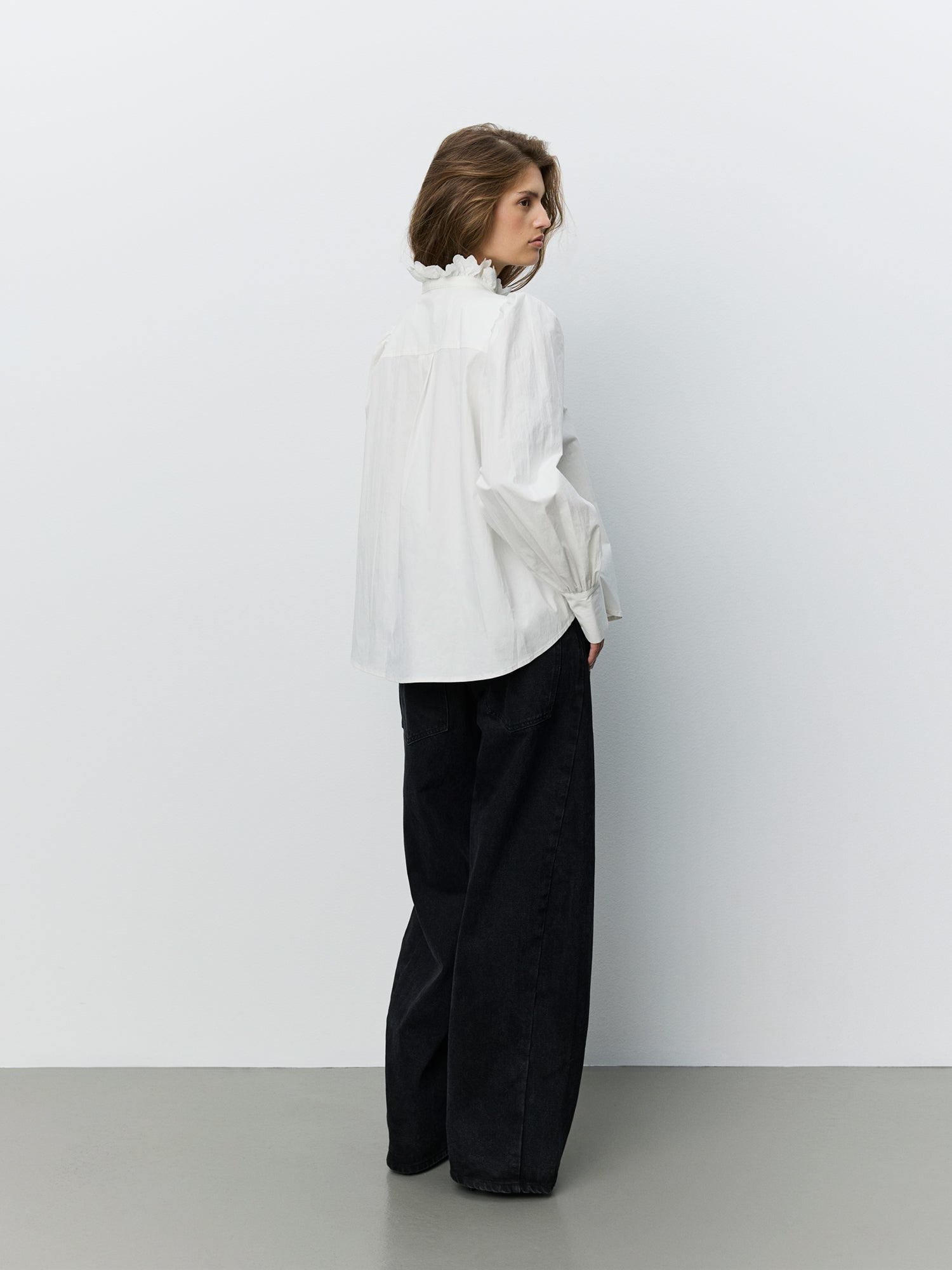 sofie-schnoor-cyliasw-s264252-bluse-damen-off-white-stickerei image 4