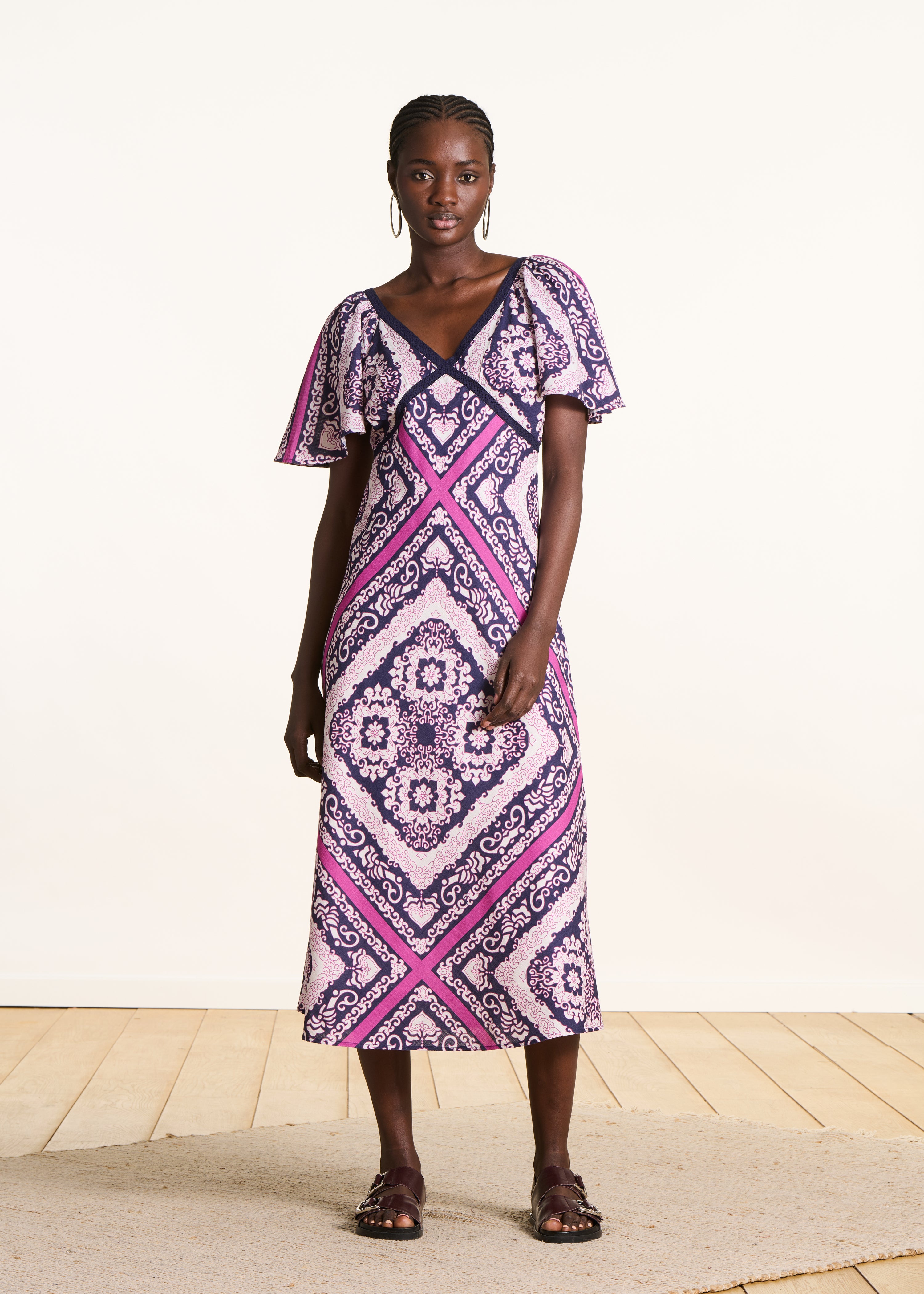la-f-e-marabout-e-robes-maxikleid-violett-rosa-foulard image 2