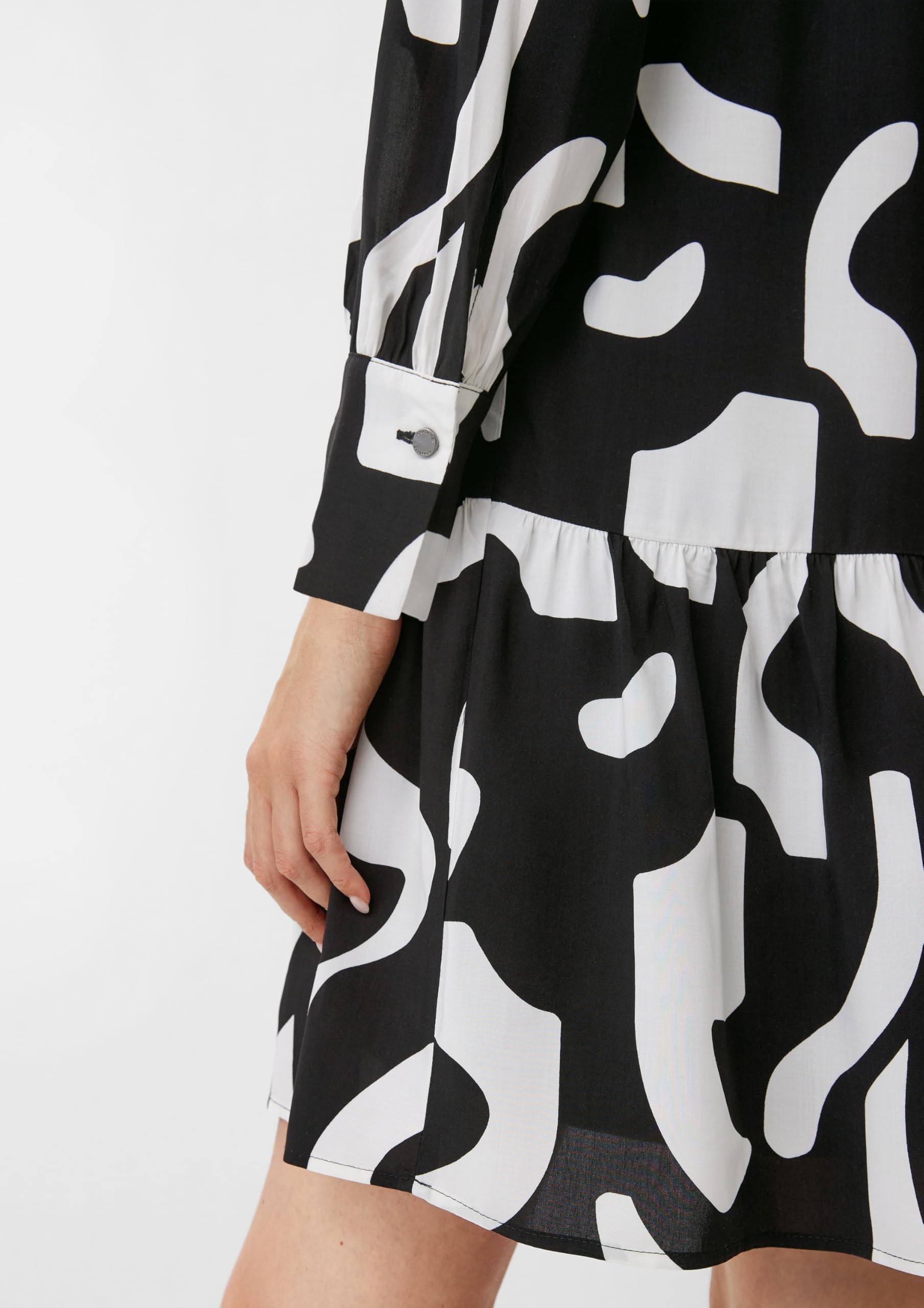 comma-dresses-kleid-allover-print-v-ausschnitt-gr-38-schwarz image 4