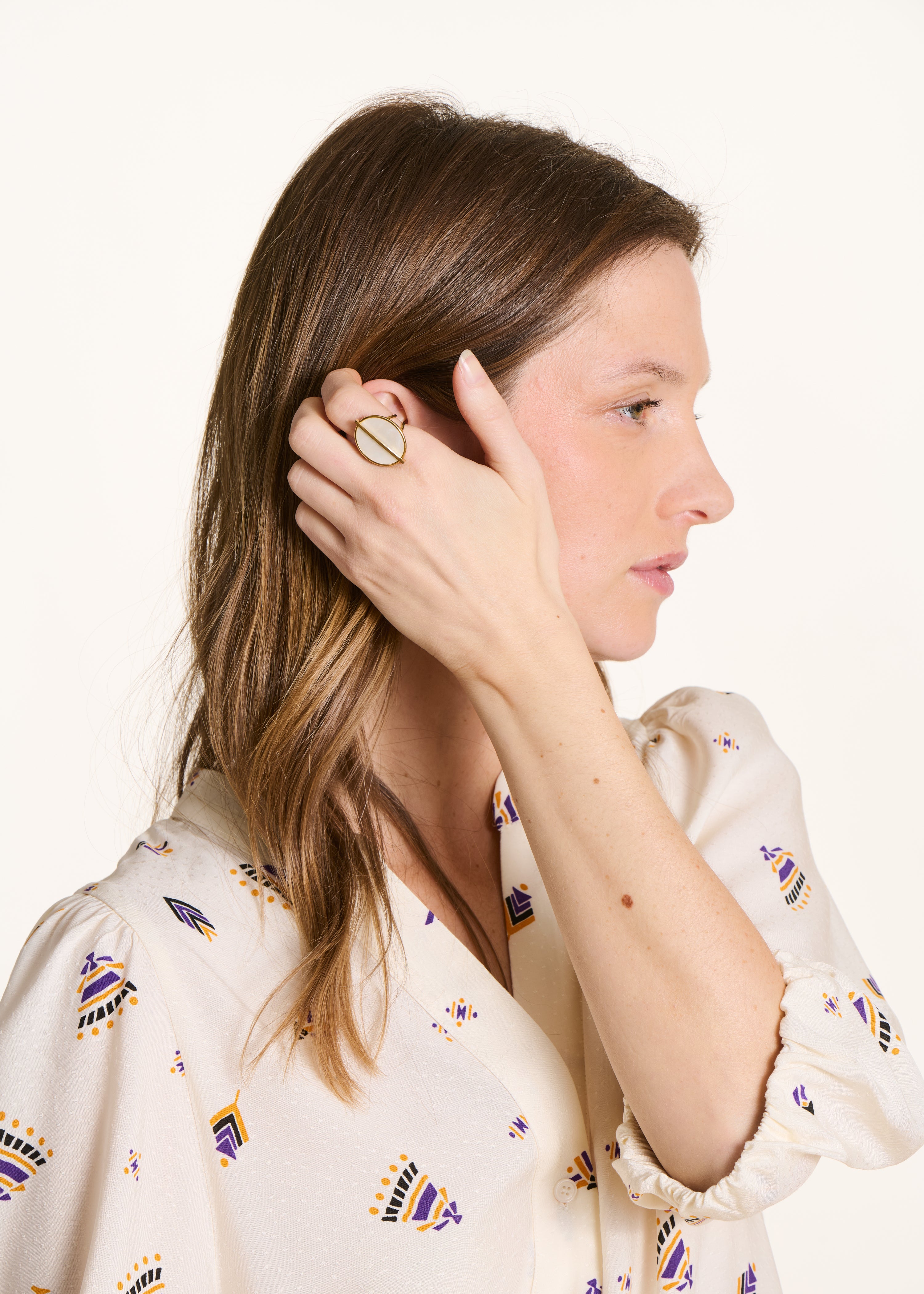 la-f-e-marabout-e-accessoires-ring-rund-gold-mit-perlmutt-tu image 1