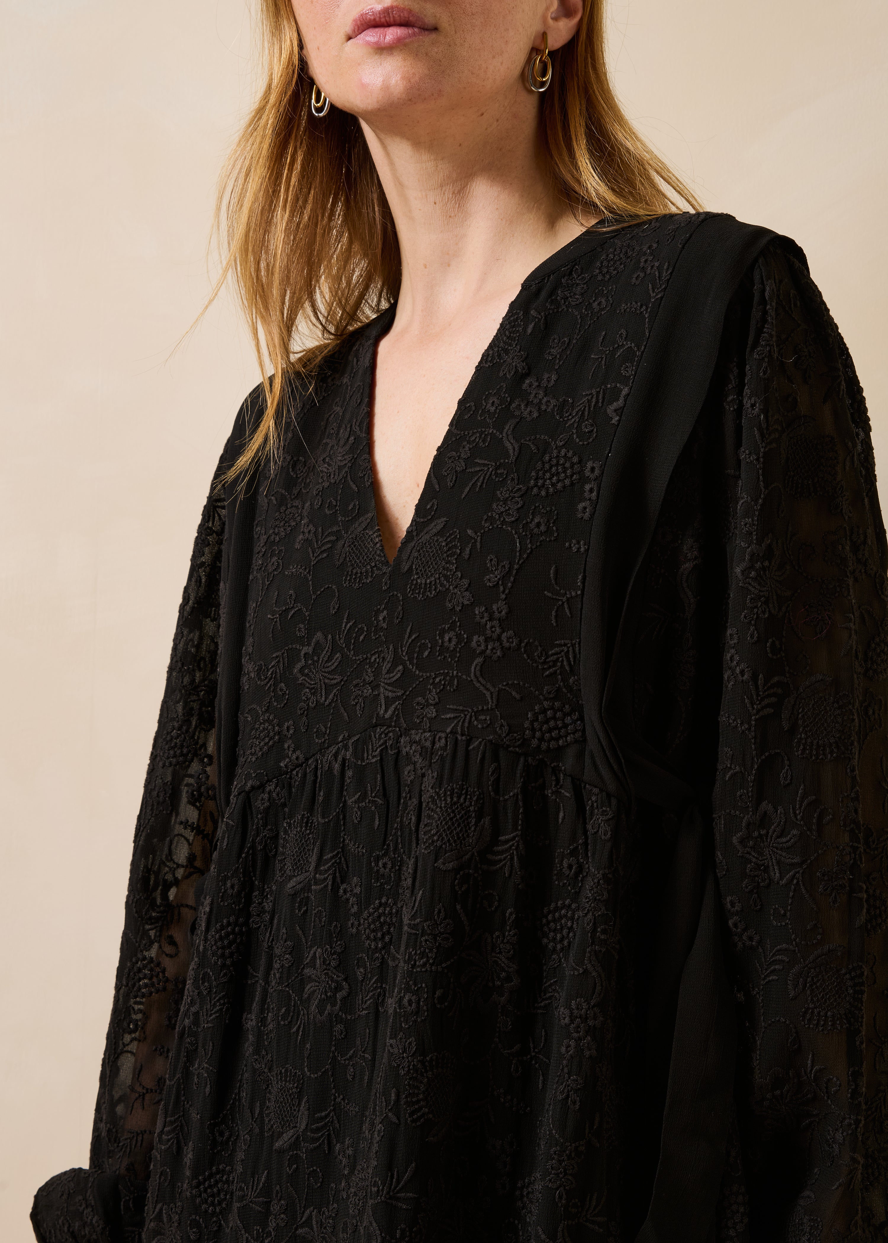 la-f-e-marabout-e-goa-kleid-schwarz-bestickt-bindeg-rtel image 4