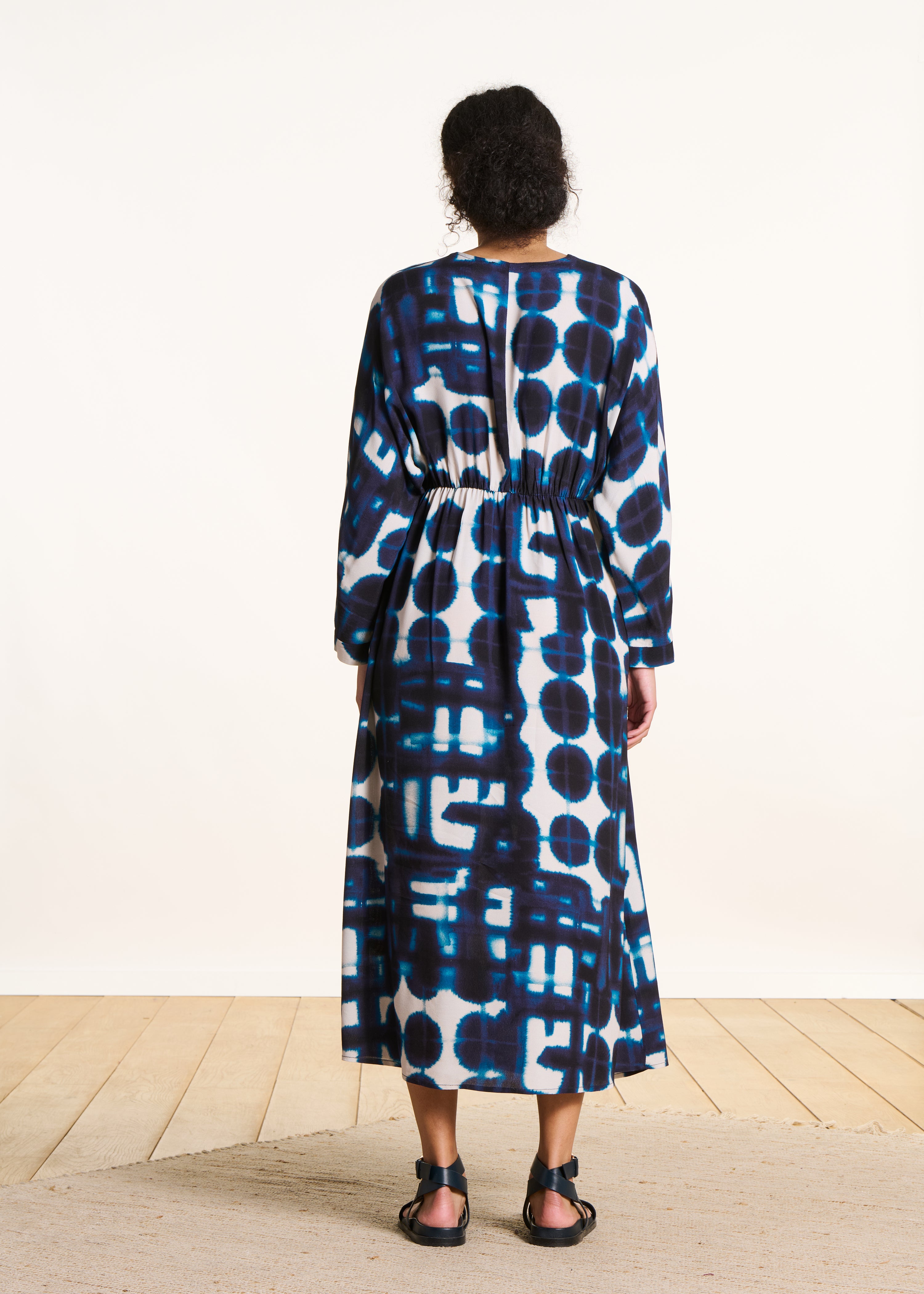 la-f-e-marabout-e-edacre-kleid-blau-lang-ecovero-schlitz image 3