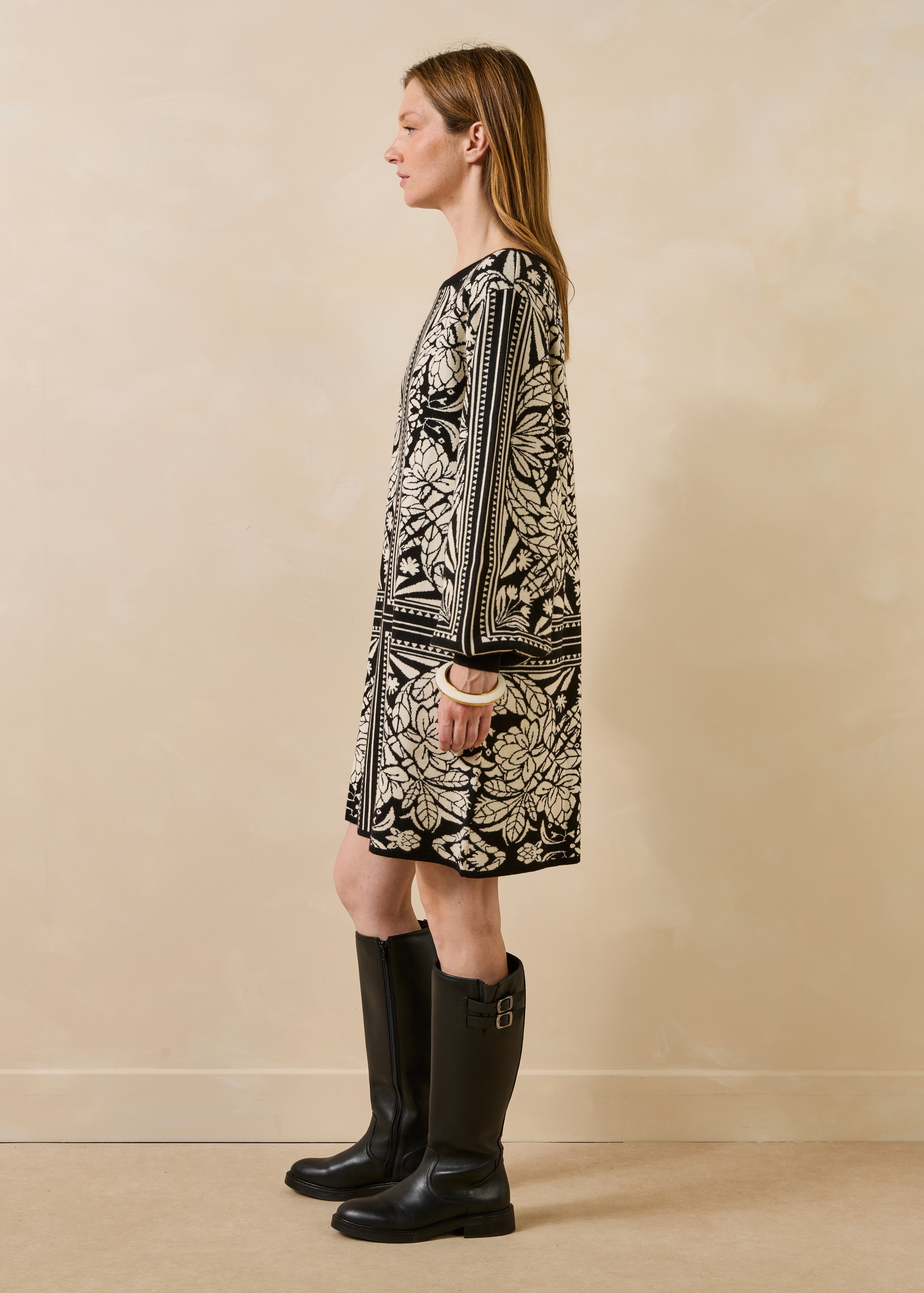 la-f-e-marabout-e-gaga-kleid-schwarz-wei-kurz-jacquard image 2