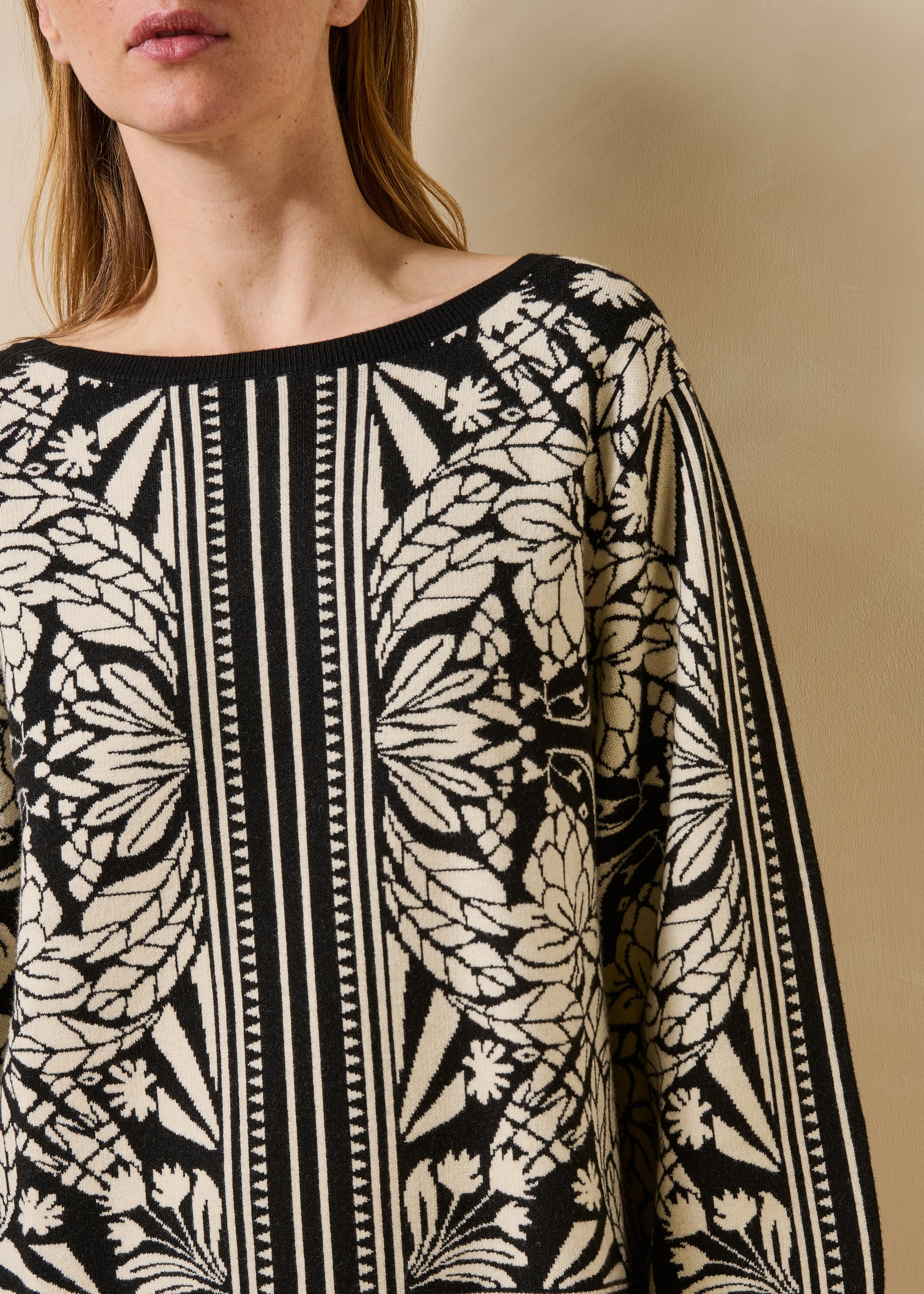 la-f-e-marabout-e-gaga-kleid-schwarz-wei-kurz-jacquard image 5