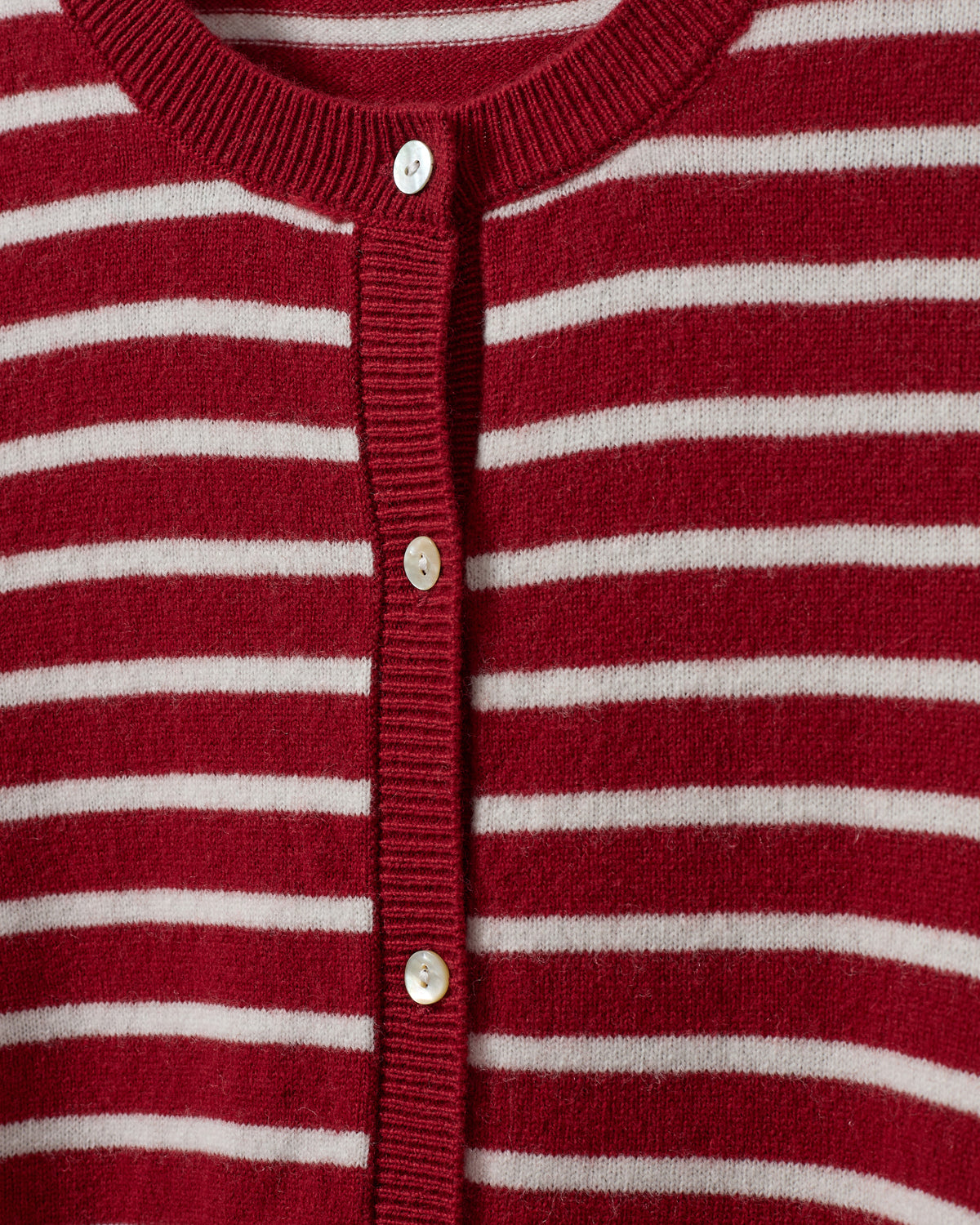 sofie-schnoor-cissesw-cardigan-rot-gestreift-merinowolle image 4
