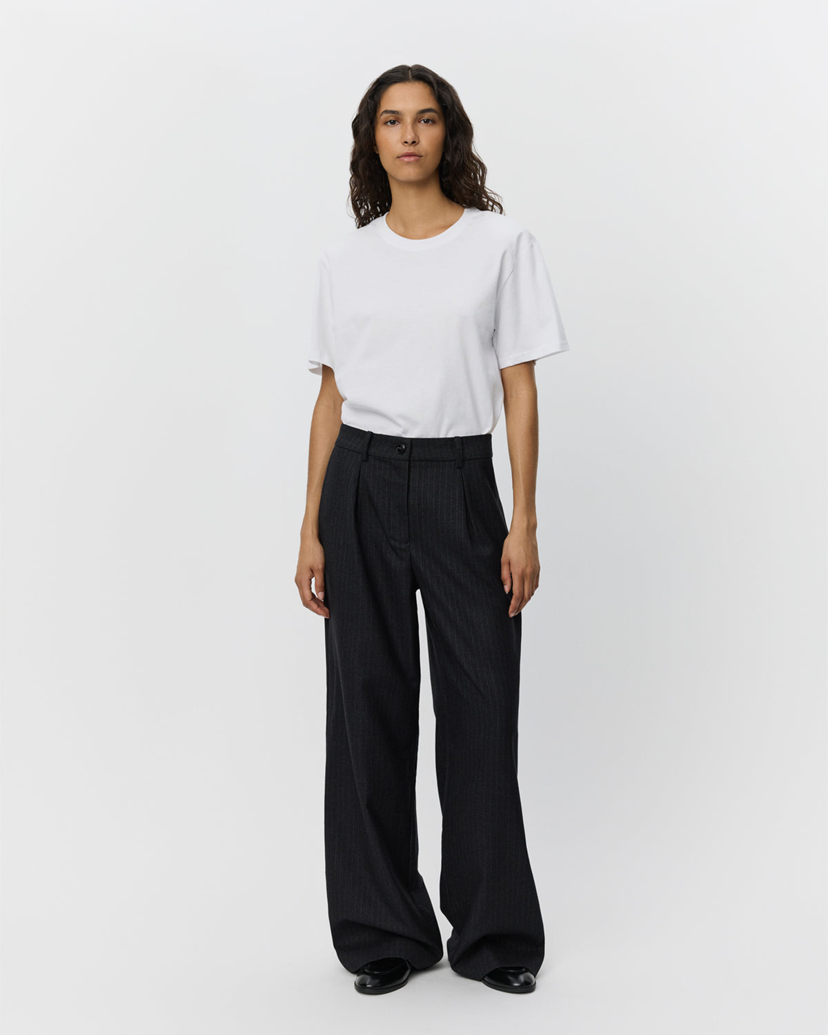 sofie-schnoor-women-nathaliasw-hose-schwarz-nadelstreifen image 2