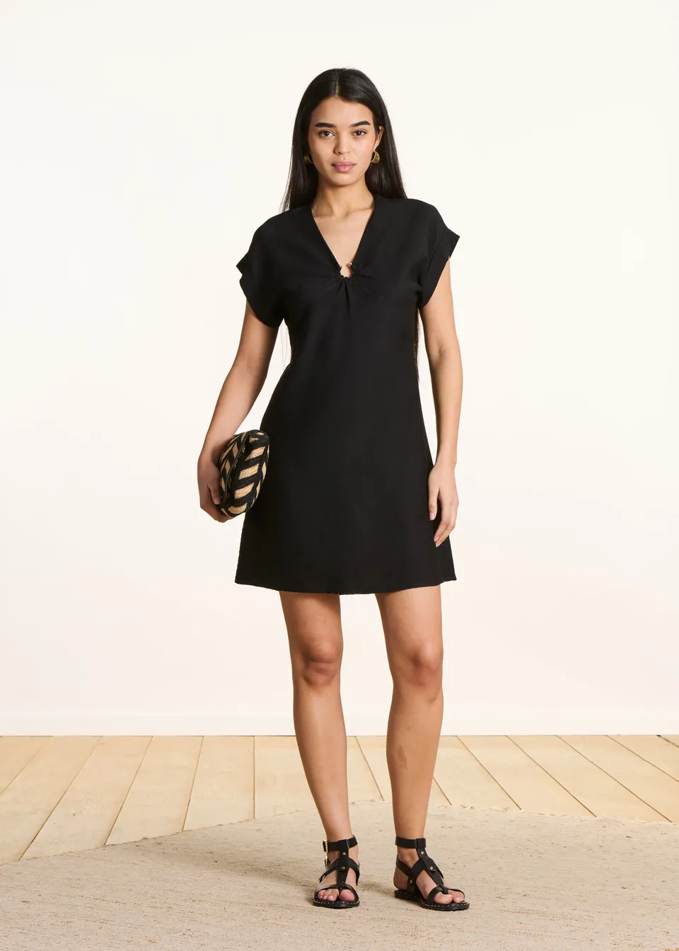 la-f-e-marabout-e-fine-kleid-schwarz-kurz-v-ausschnitt image 1
