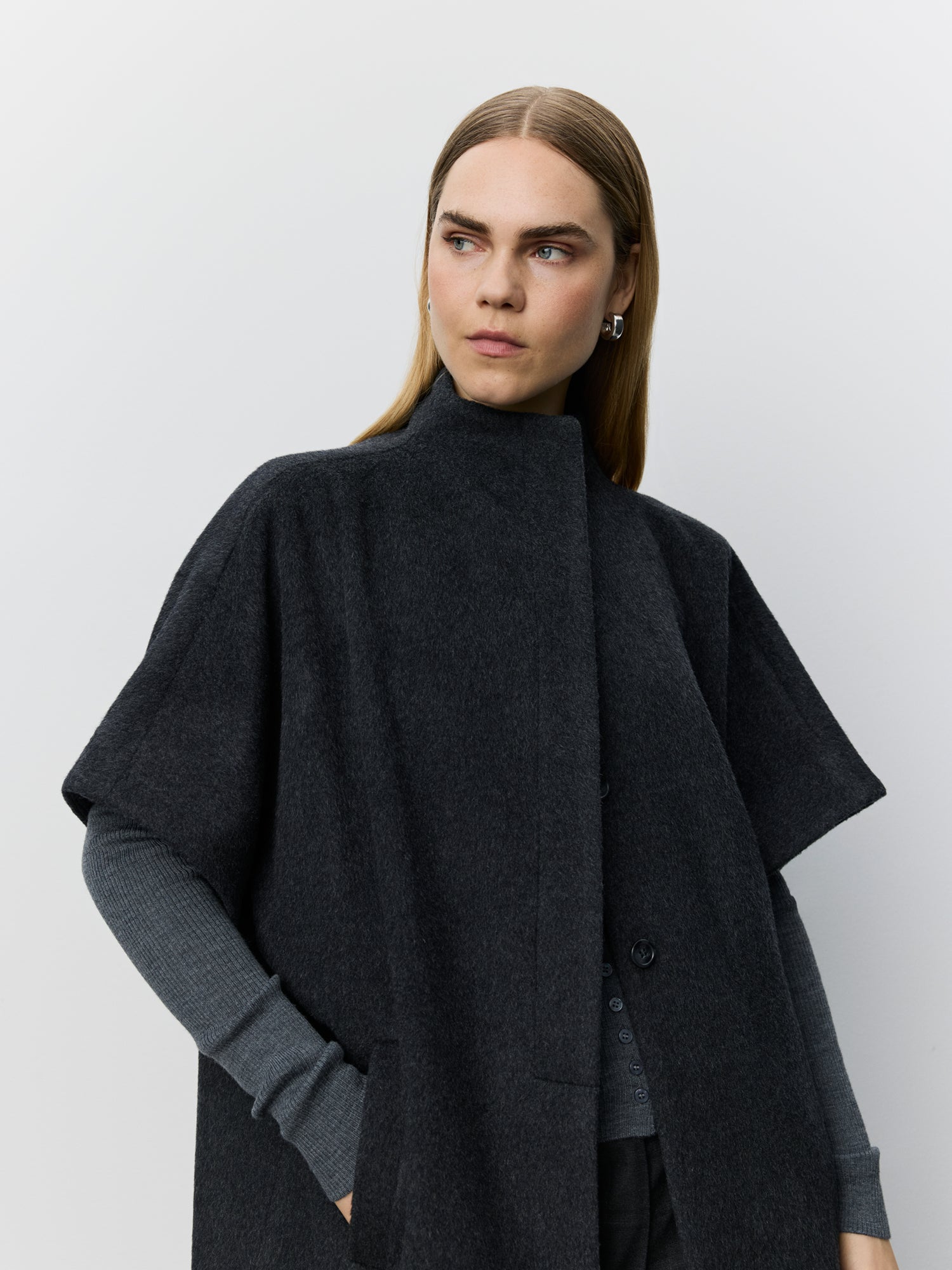sofie-schnoor-women-palominasw-cape-dunkelgrau-wolle image 5