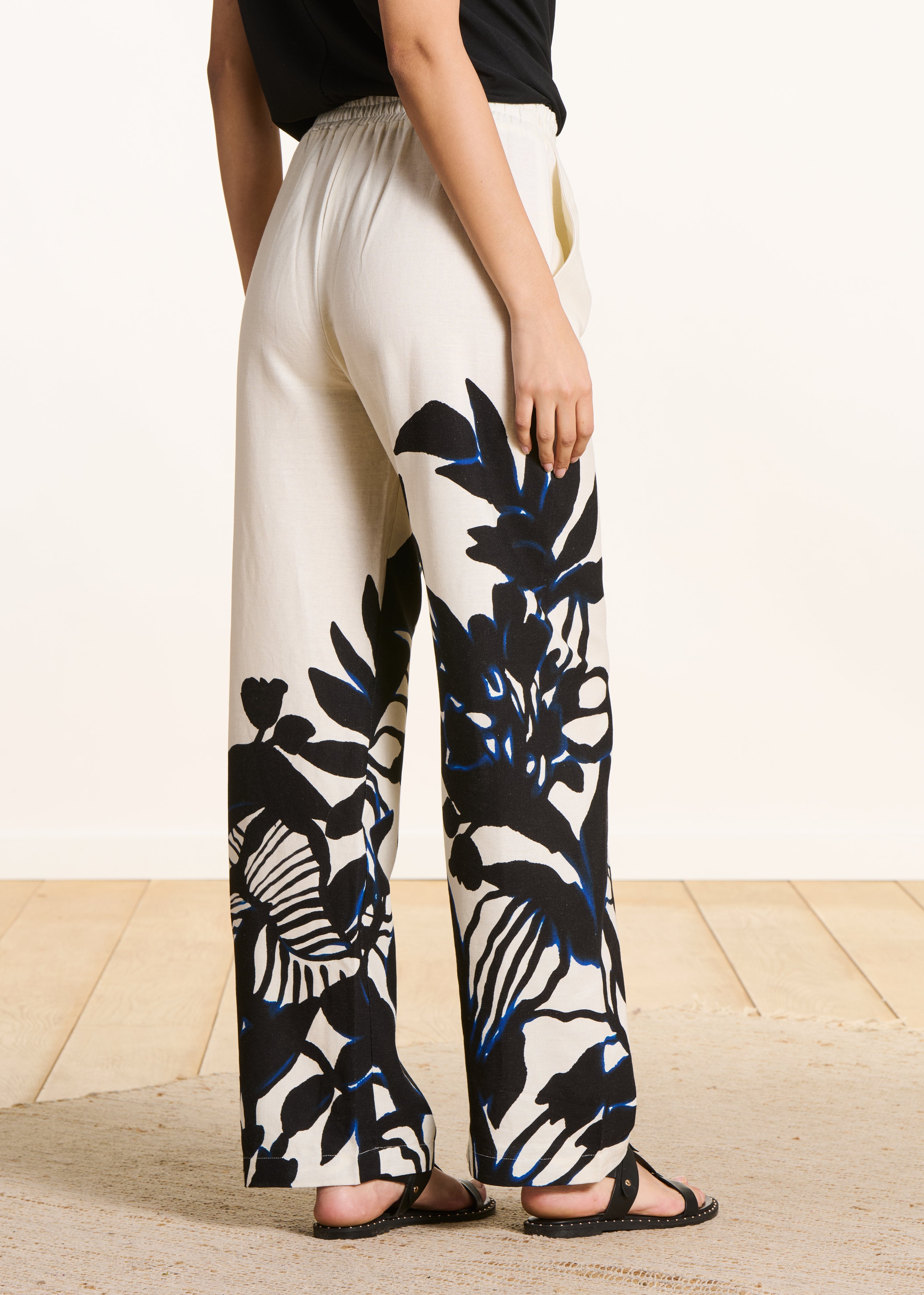 la-f-e-marabout-e-demeris-hose-ecru-schwarz-floral image 3