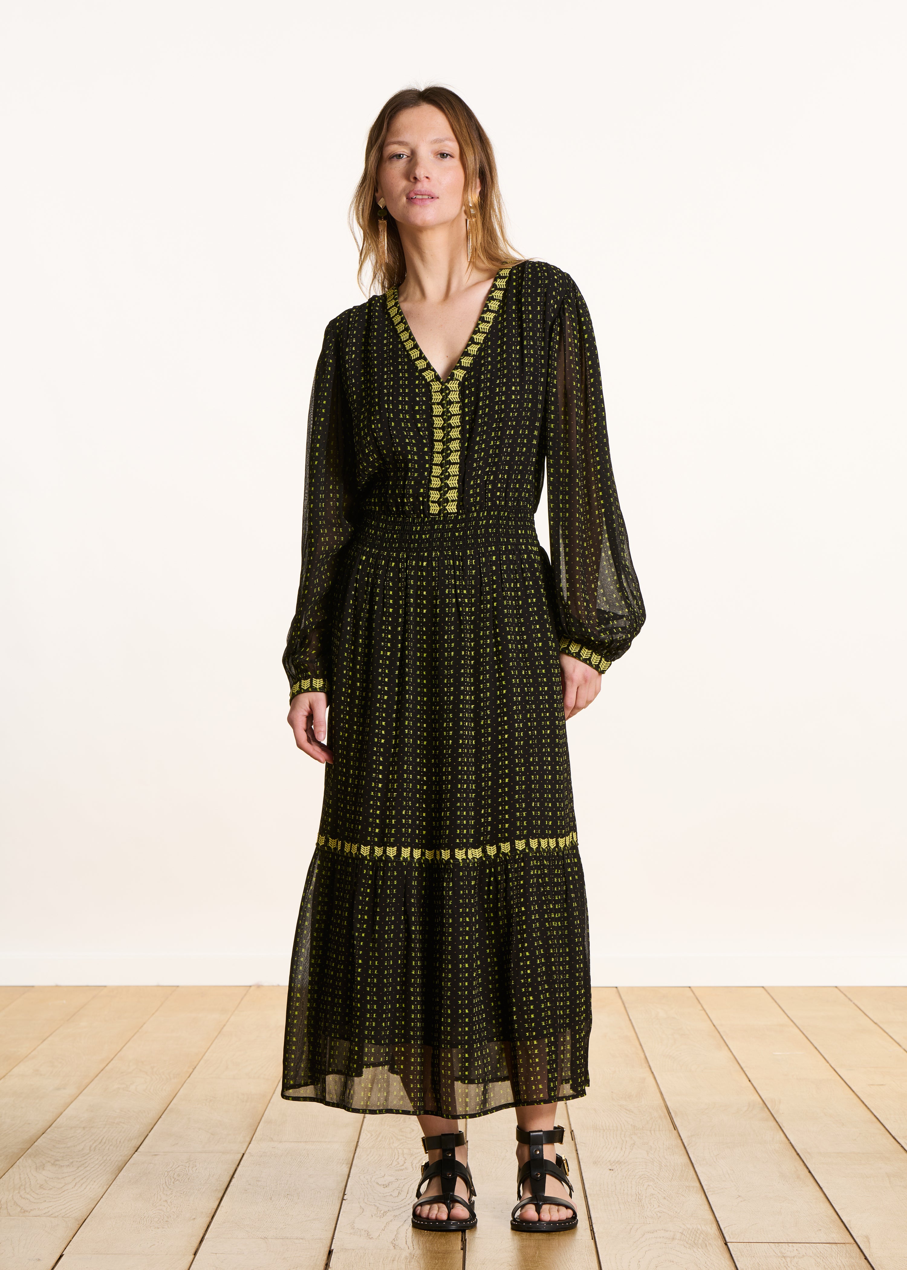 la-f-e-marabout-e-ebou-maxikleid-schwarz-bestickt-langarm image 1