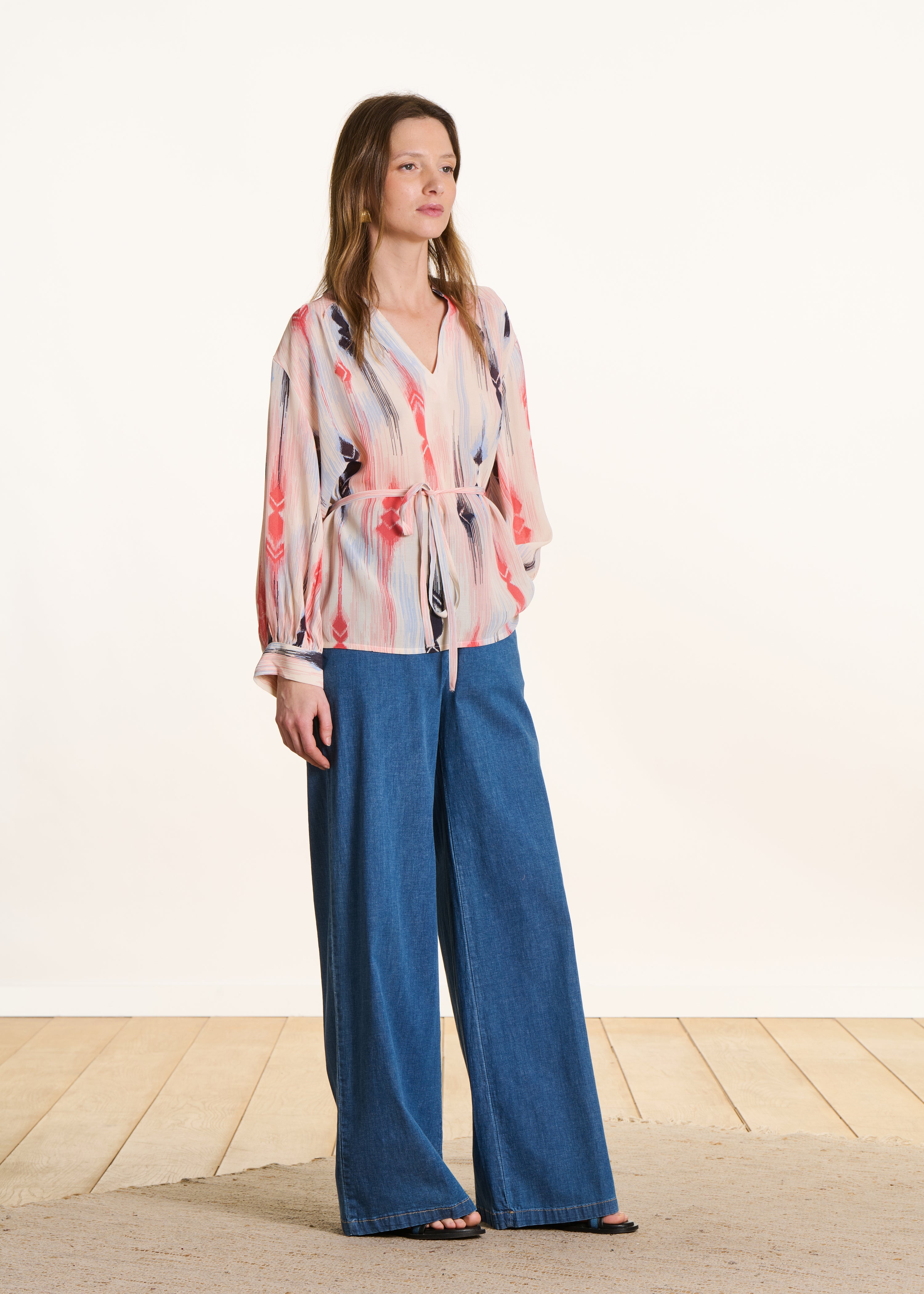 la-f-e-marabout-e-faenzi-bluse-print-rosa-blau-langarm image 2