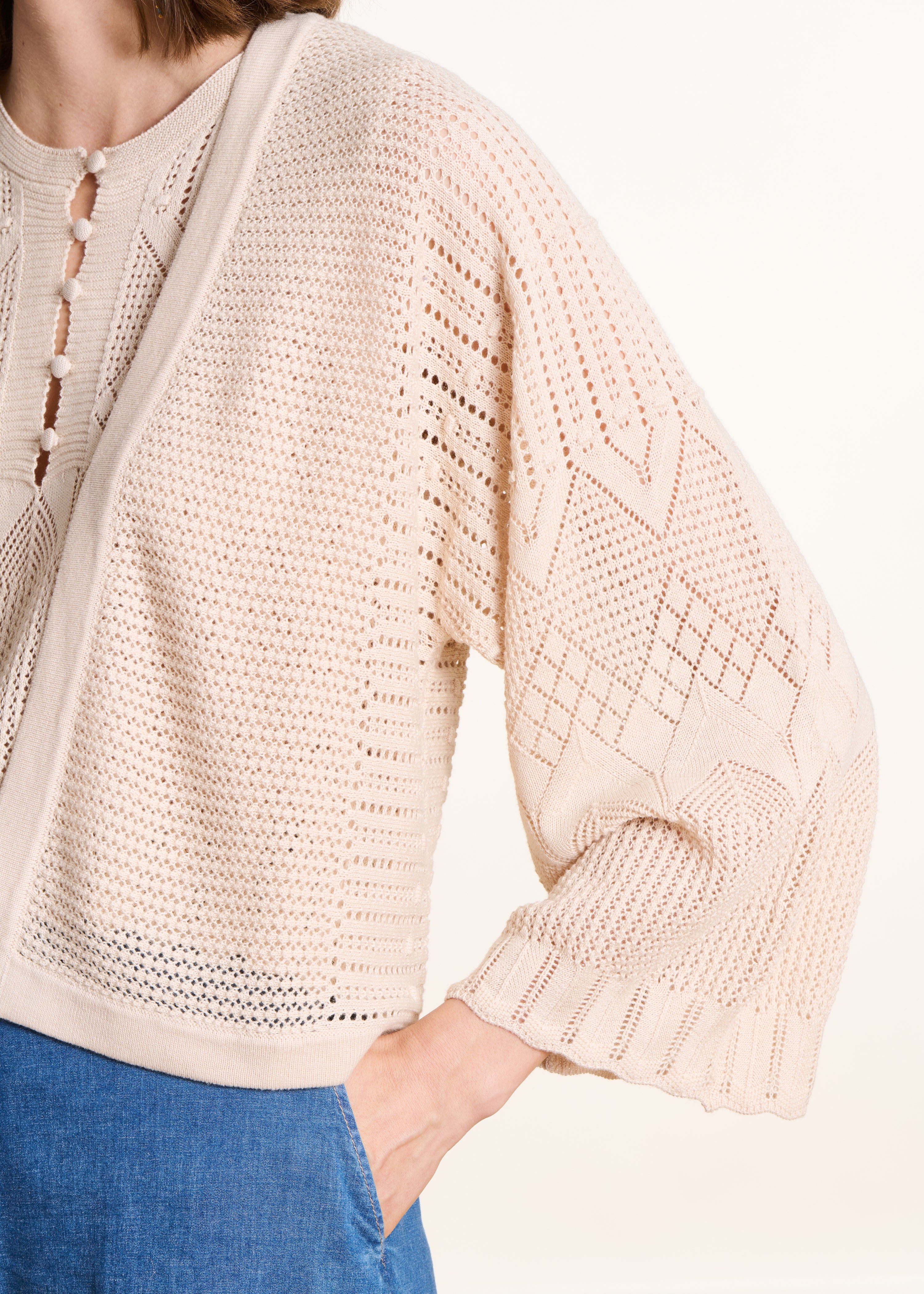 la-f-e-marabout-e-franka-cardigan-beige-lochstrick-kurz image 5