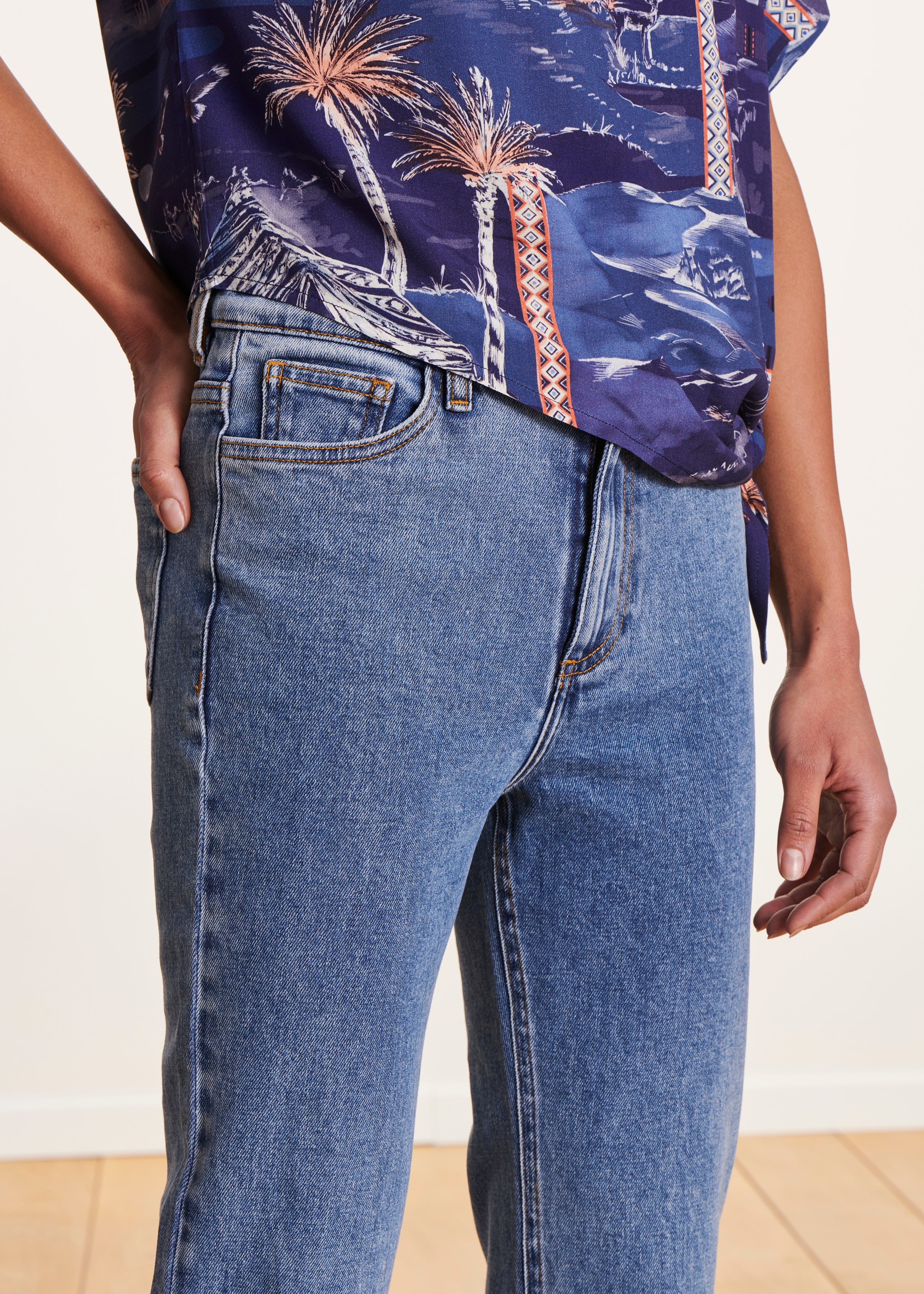la-f-e-marabout-e-smiky-jeans-hell-bio-cropped image 5