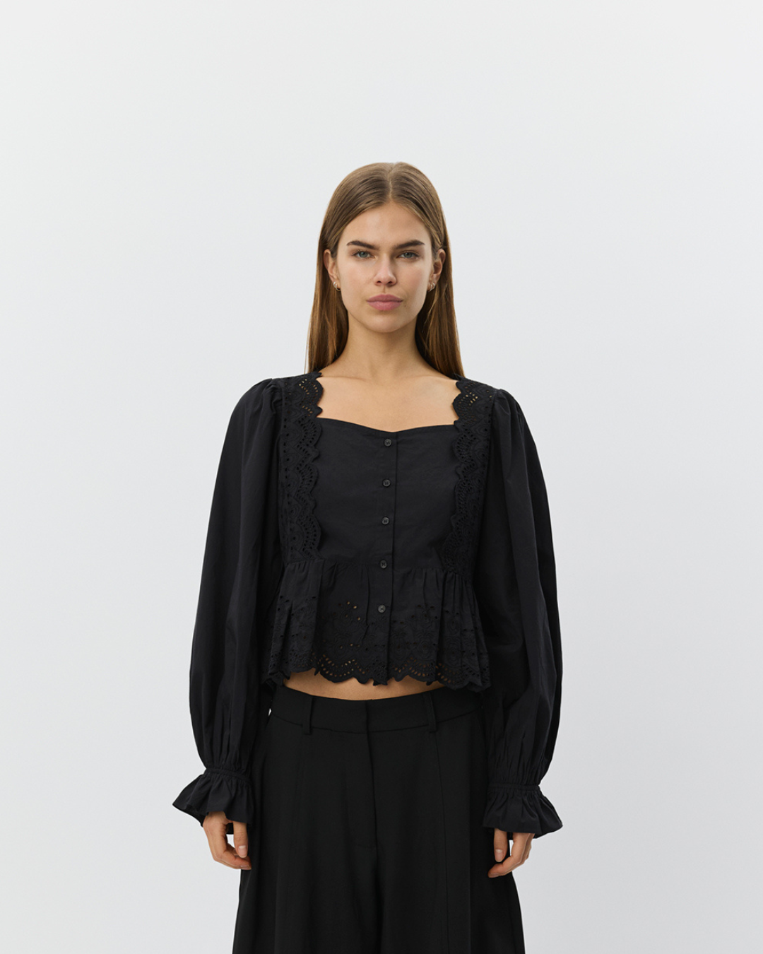 sofie-schnoor-women-ariasw-bluse-schwarz-broderie image 5