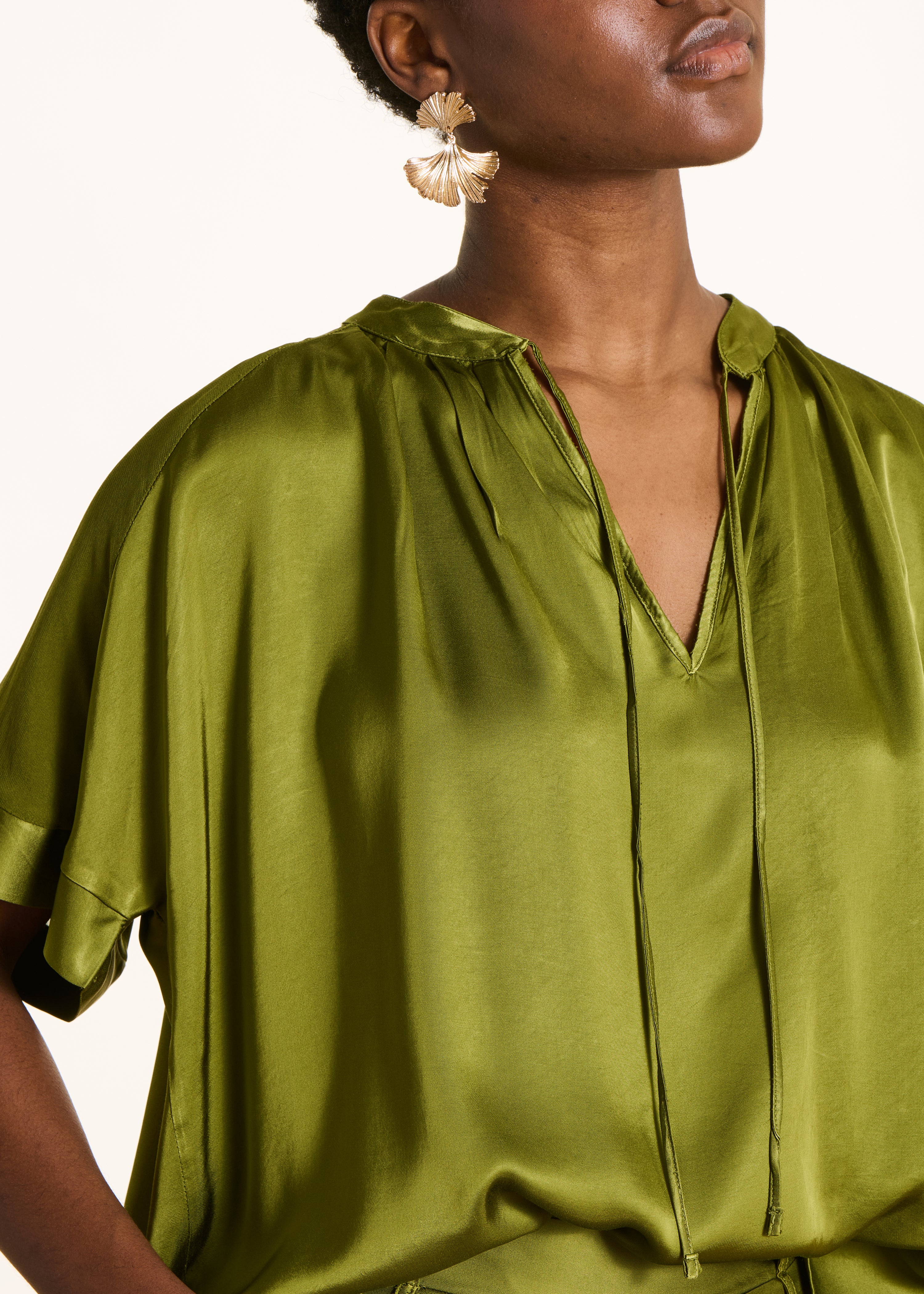 la-f-e-marabout-e-felina-r-bluse-gr-n-satin-gr-34 image 6