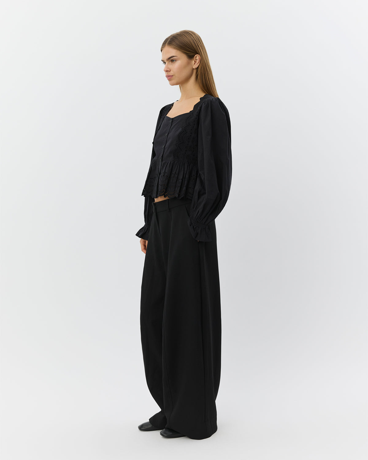 sofie-schnoor-women-ariasw-bluse-schwarz-broderie image 3