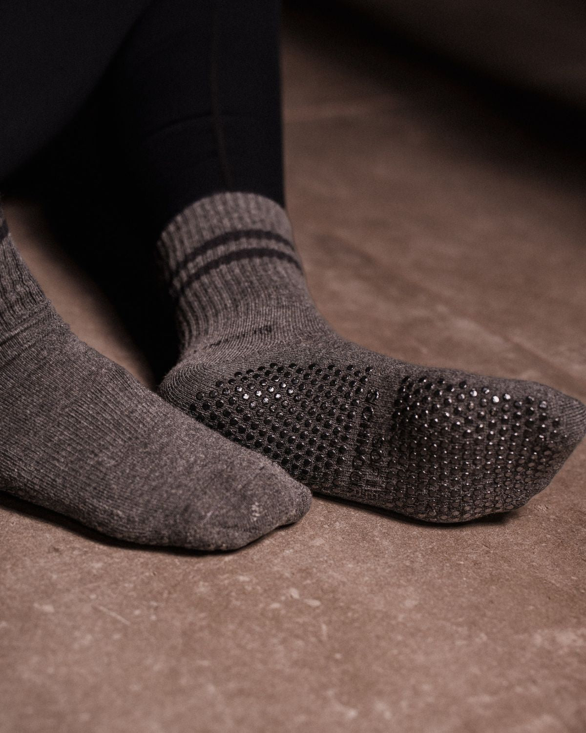 sofie-schnoor-sport-soffispo-socken-dunkelgrau-rutschfest image 3
