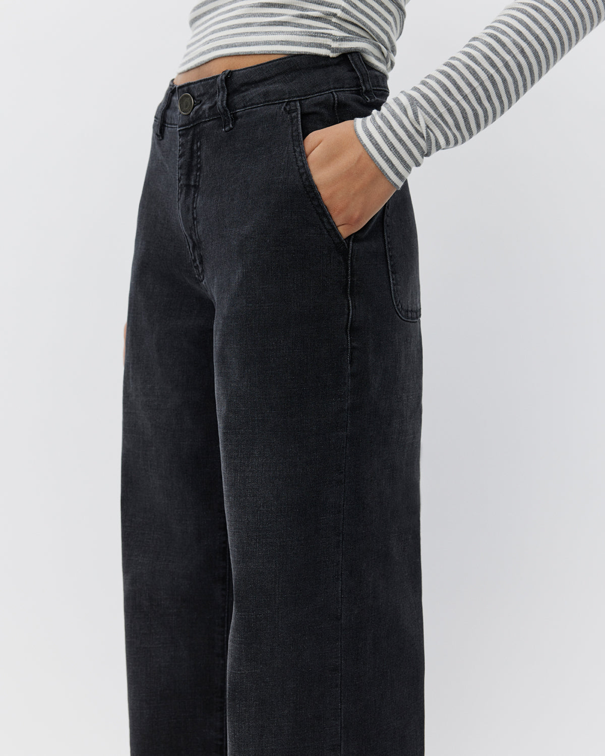 sofie-schnoor-women-luccasw-jeans-washed-black-regular image 3