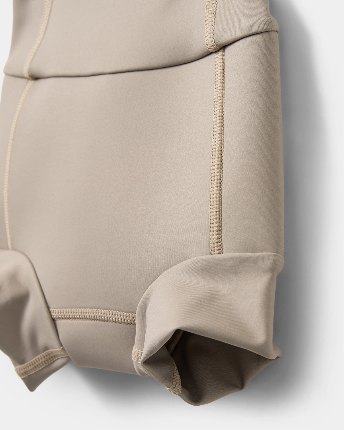 sofie-schnoor-kids-pnos585-badehose-soft-beige-high-waist image 3