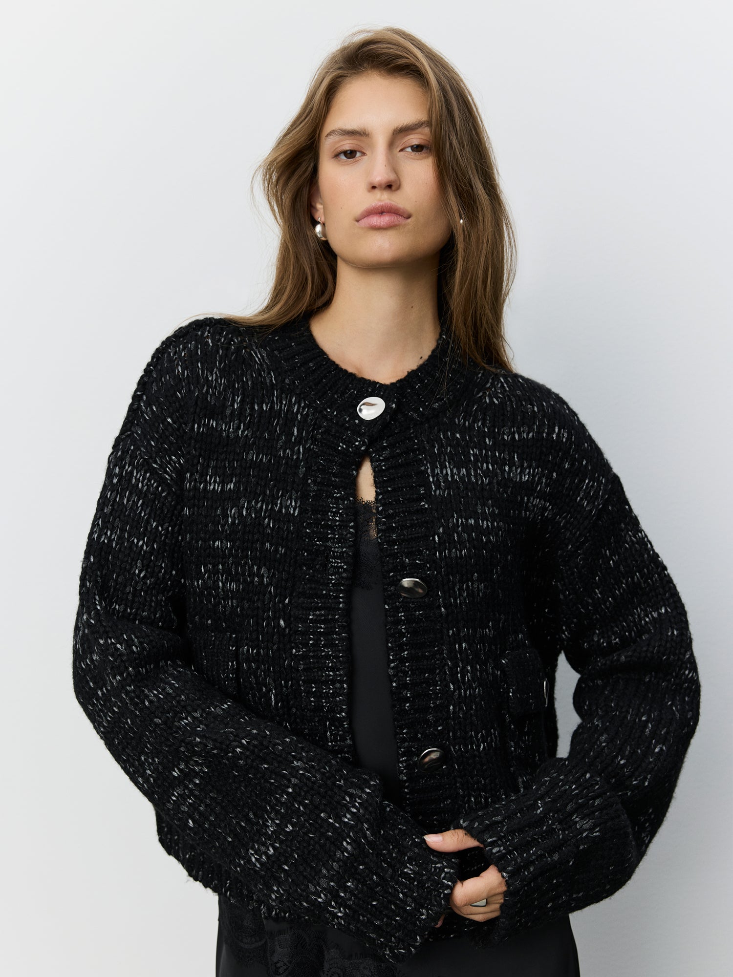 sofie-schnoor-women-pilasw-cardigan-schwarz-glitzer-wolle image 5
