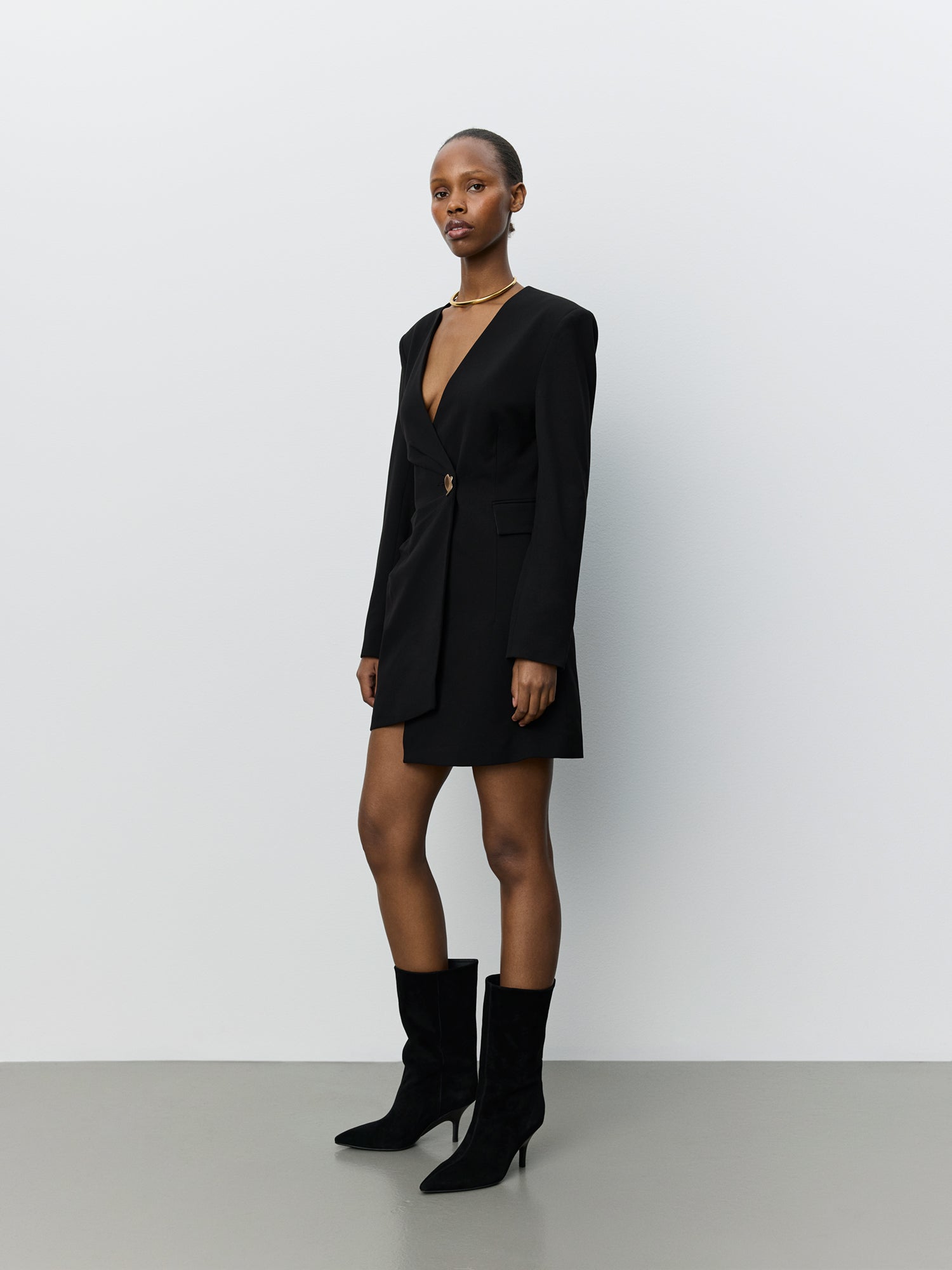 sofie-schnoor-women-amirasw-mini-wickelkleid-schwarz-asymmetrisch image 3