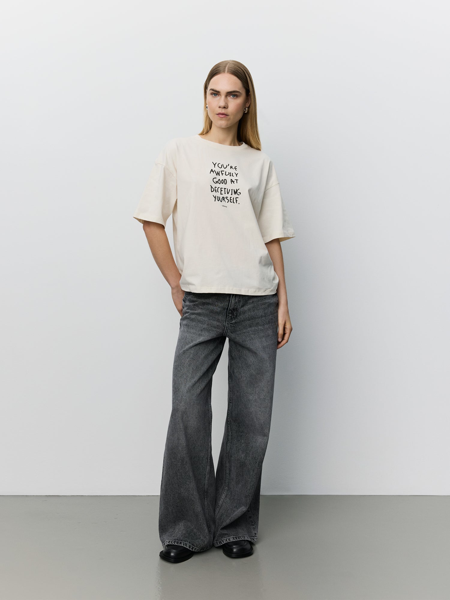 sofie-schnoor-women-verinasw-moomin-t-shirt-off-white image 2