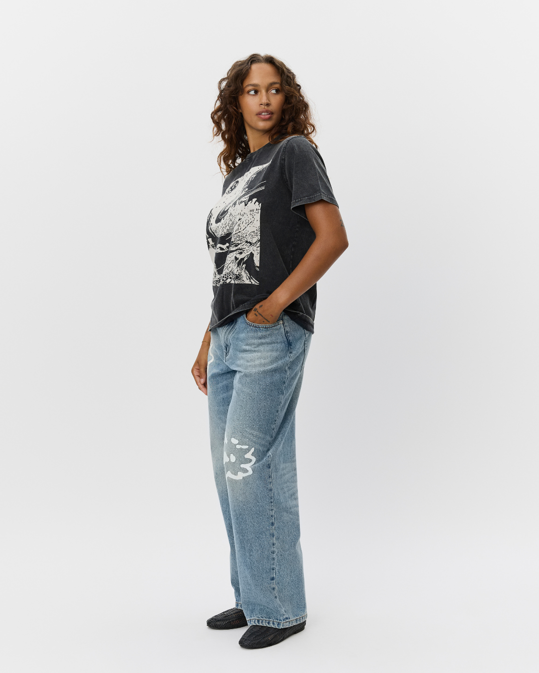 sofie-schnoor-women-zenasw-t-shirt-washed-black-moomin image 4
