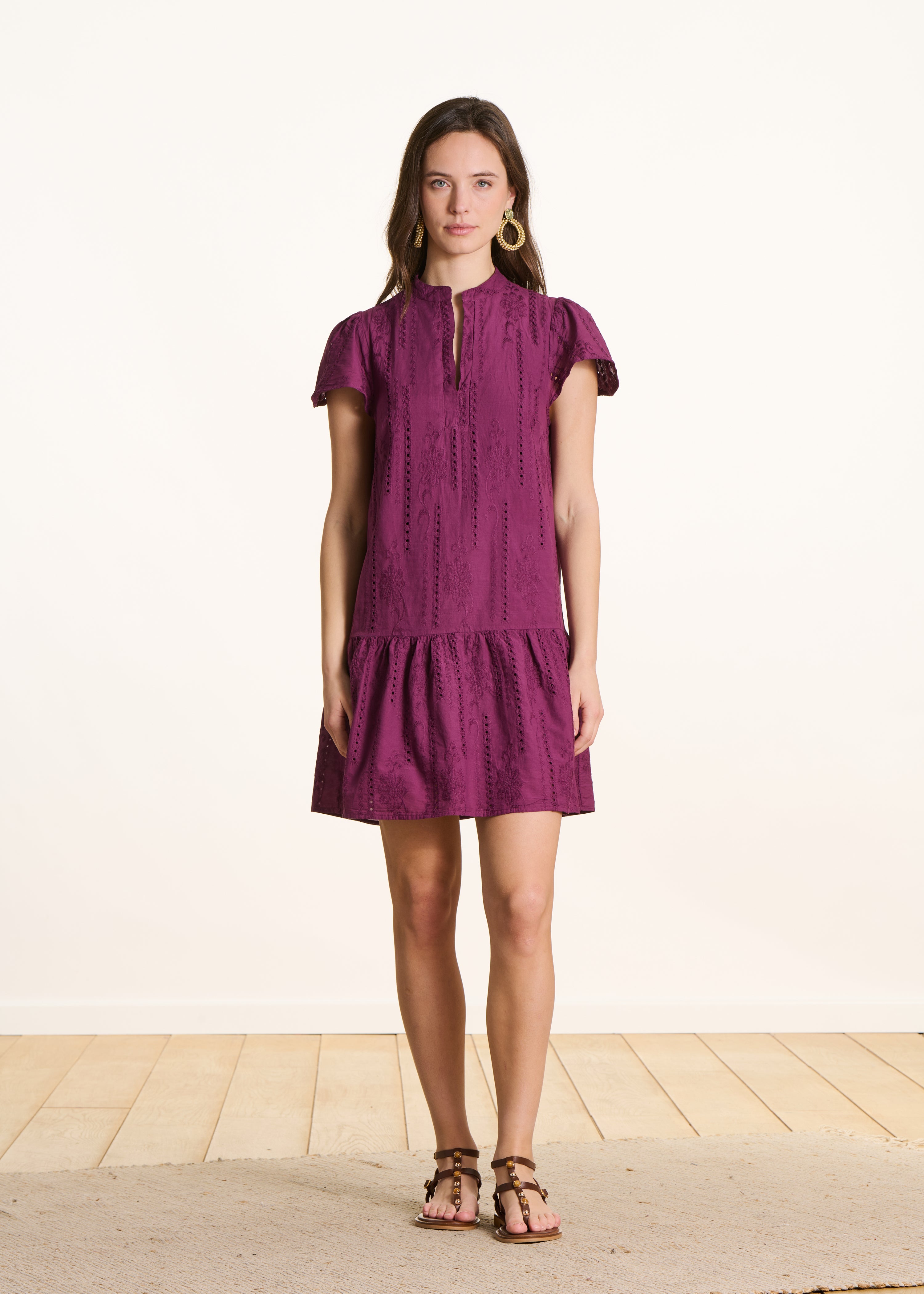 la-f-e-marabout-e-frame-kurzes-kleid-broderie-lila image 1