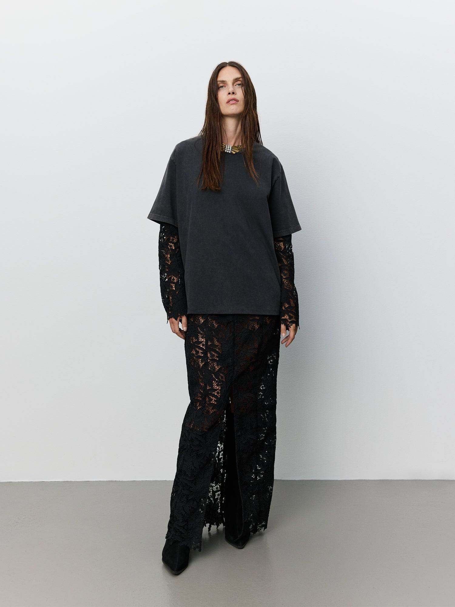 sofie-schnoor-women-icon-013-mae-t-shirt-washed-black image 2