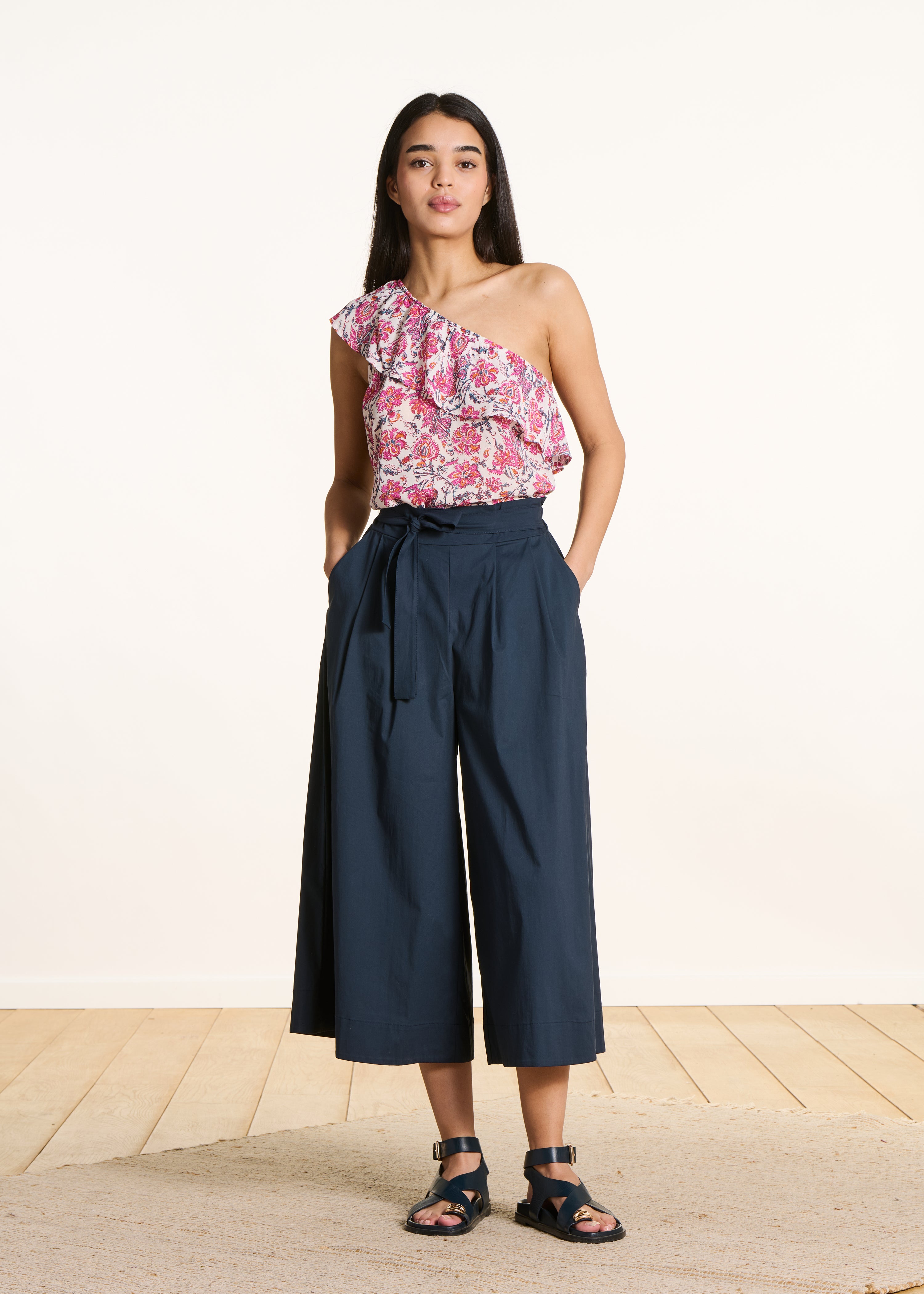 la-f-e-marabout-e-top-farala-rosa-crop-one-shoulder image 2