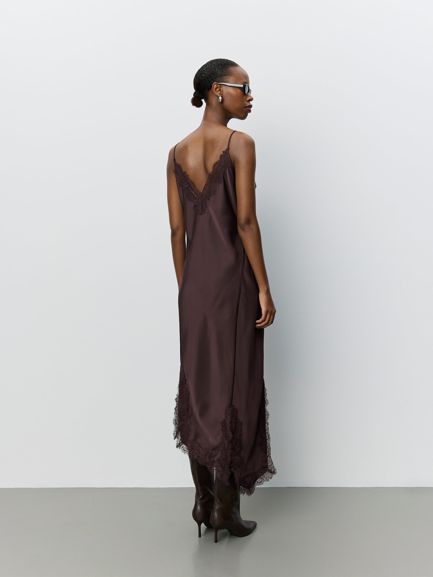 sofie-schnoor-women-lounellesw-satin-spitzenkleid-dark-plum image 4