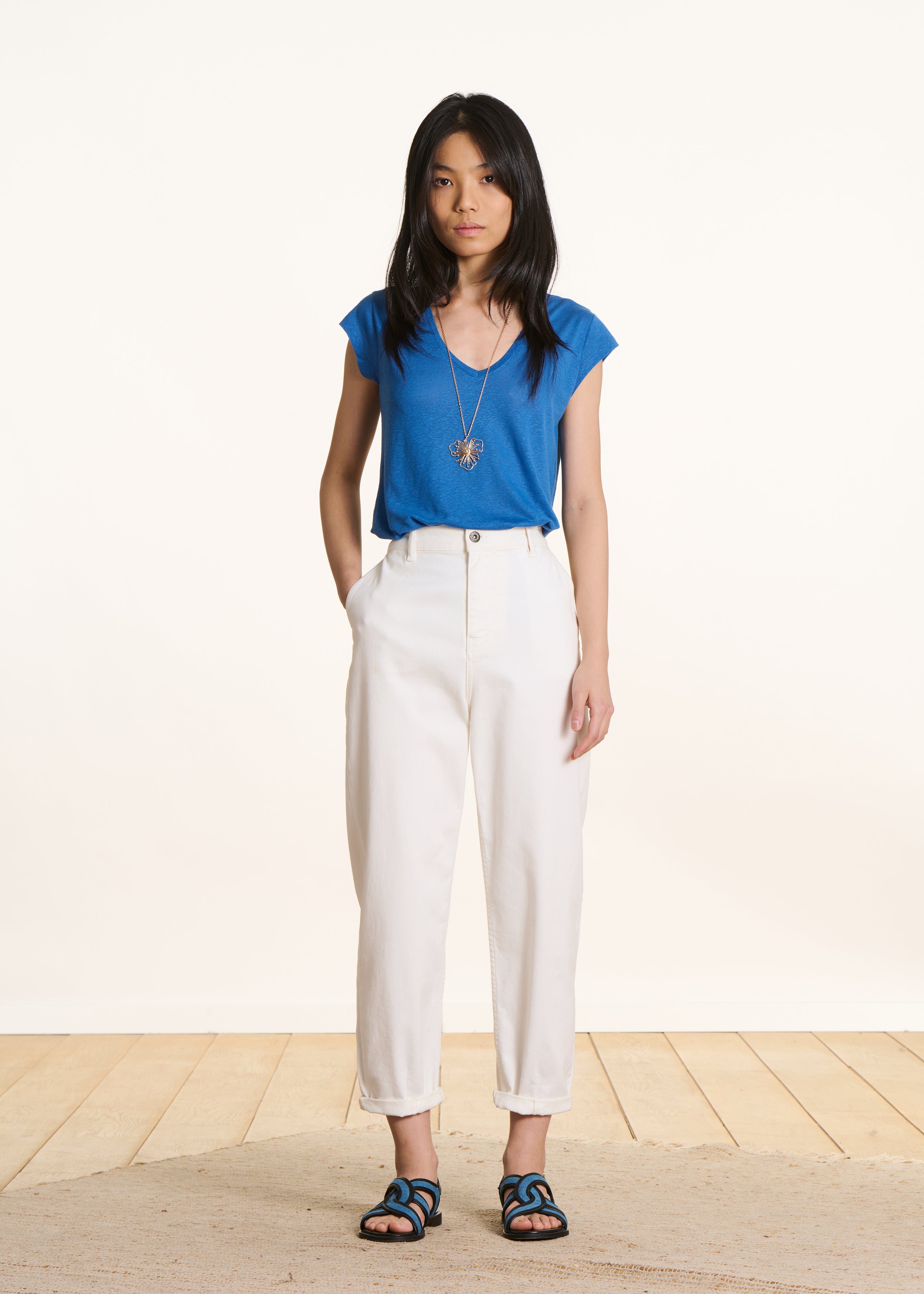 la-f-e-marabout-e-davia-t-shirt-blau-lyocell-leinen-v-ausschnitt image 2