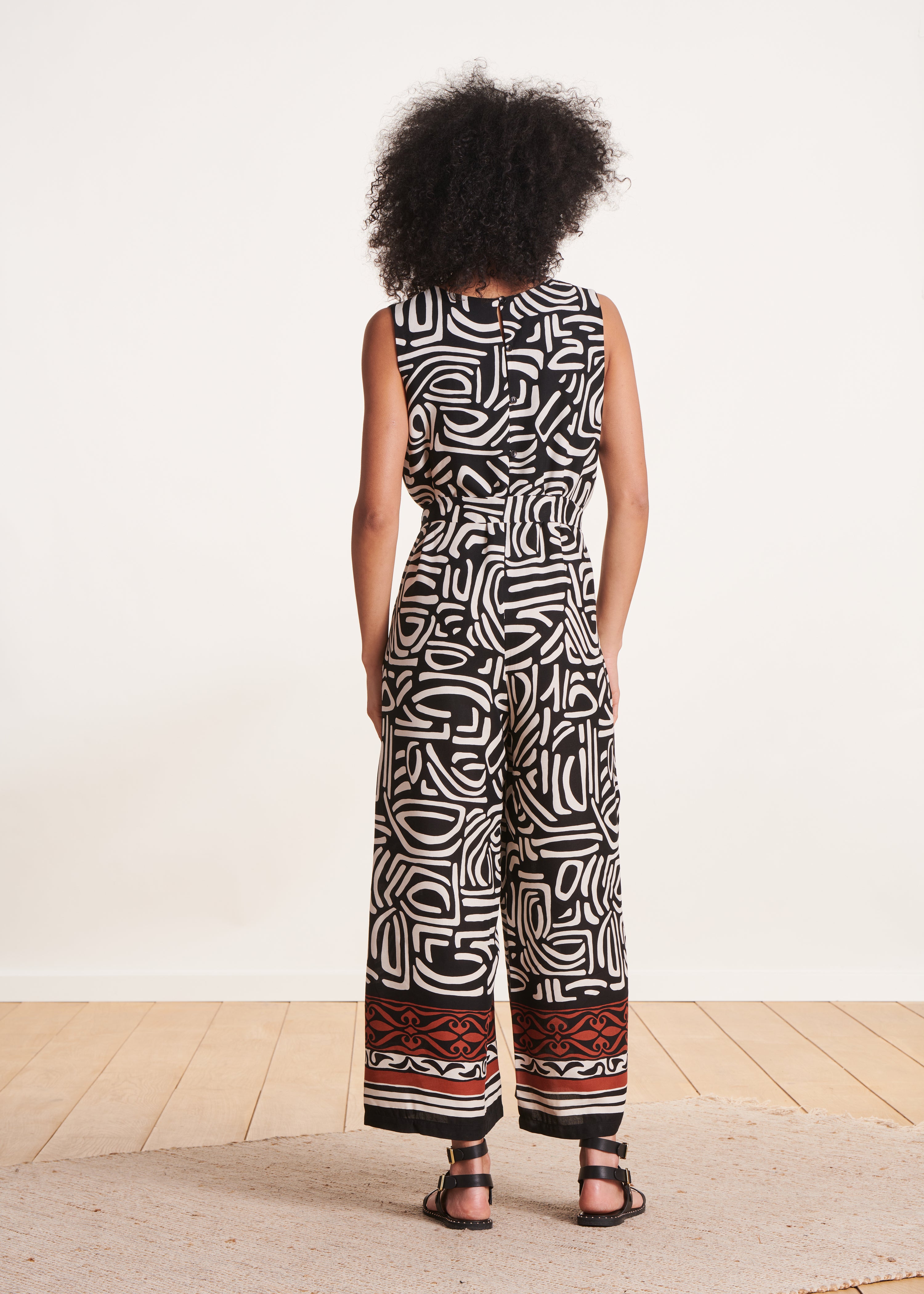 la-f-e-marabout-e-jumpsuit-schwarz-gemustert-rmellos-v-ausschnitt image 2