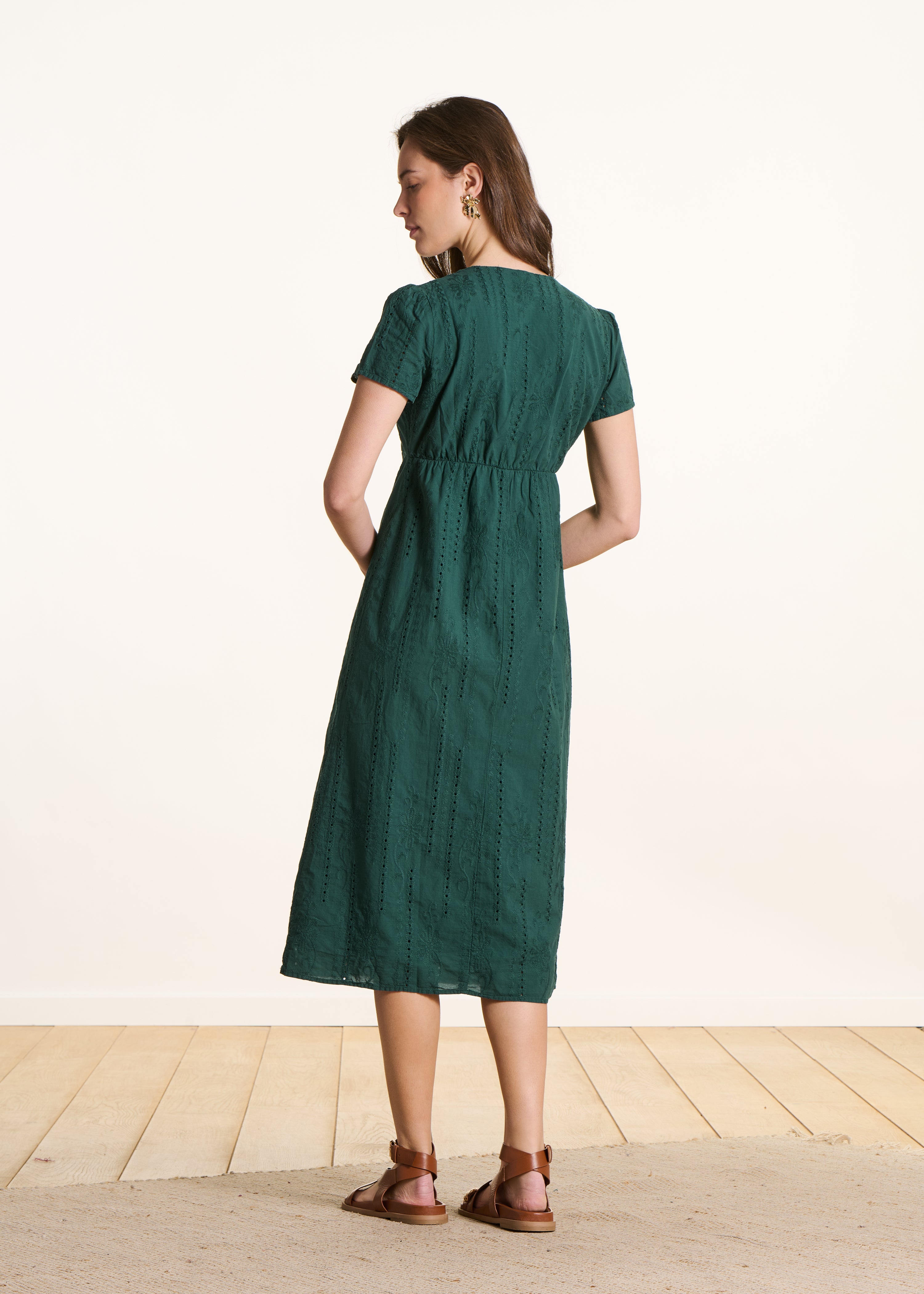 la-f-e-marabout-e-volley-kleid-gr-n-midi-broderie image 2