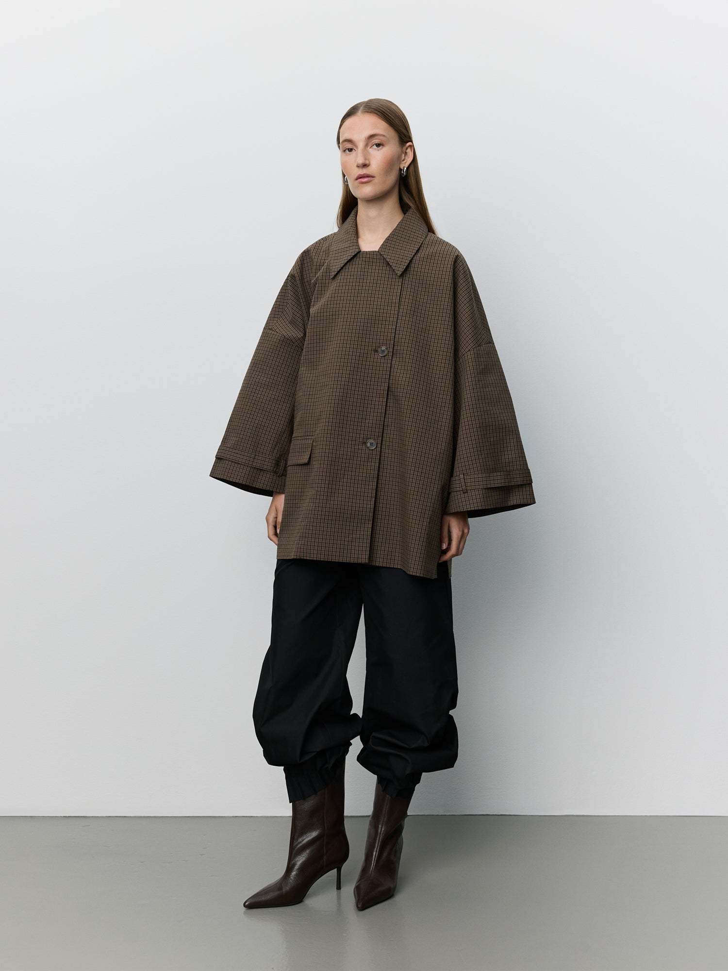 sofie-schnoor-women-selinasw-oversized-coat-brown-check-baumwolle image 2