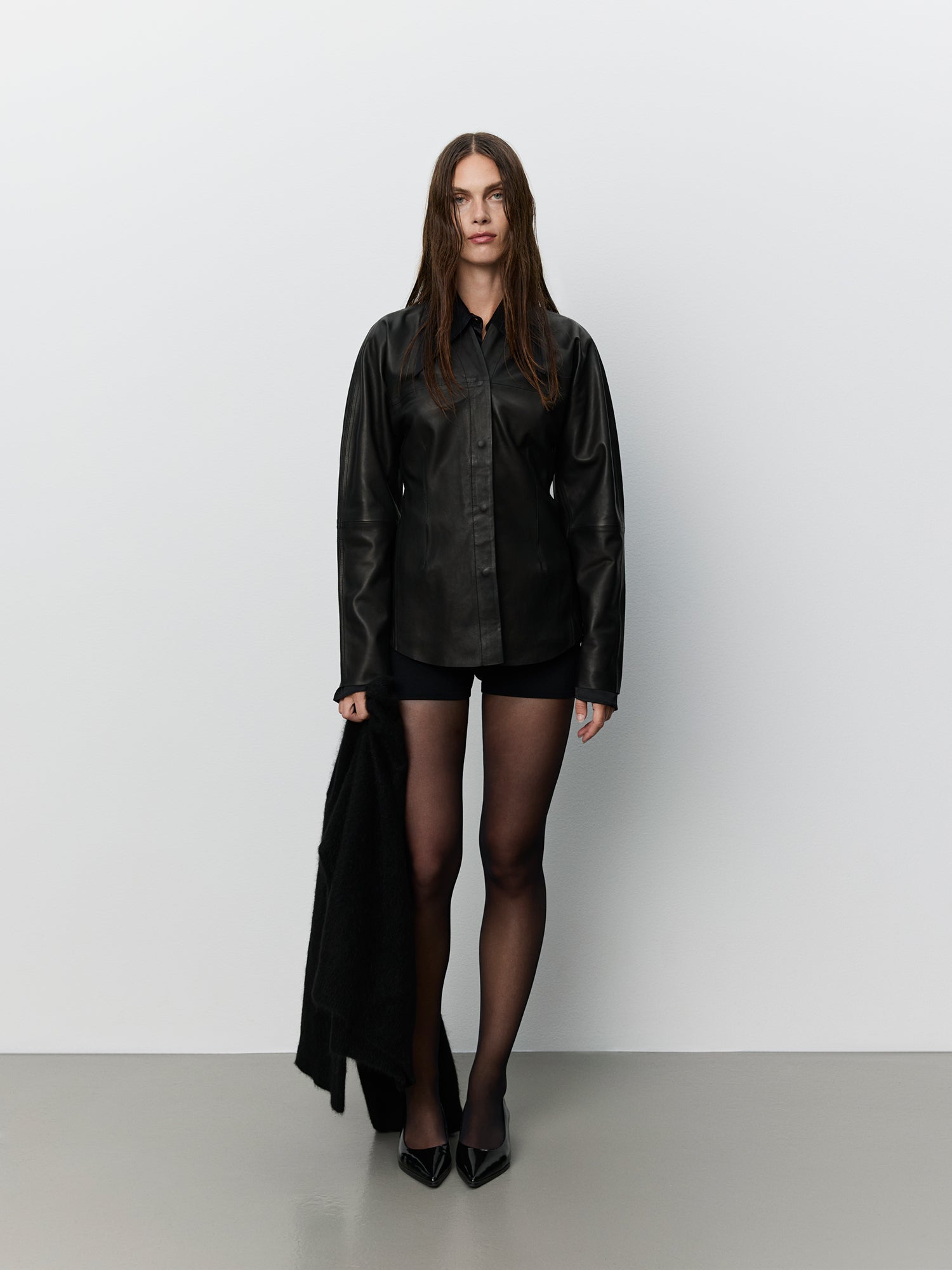 sofie-schnoor-women-icon-021-lirasw-lederhemd-schwarz-36 image 2
