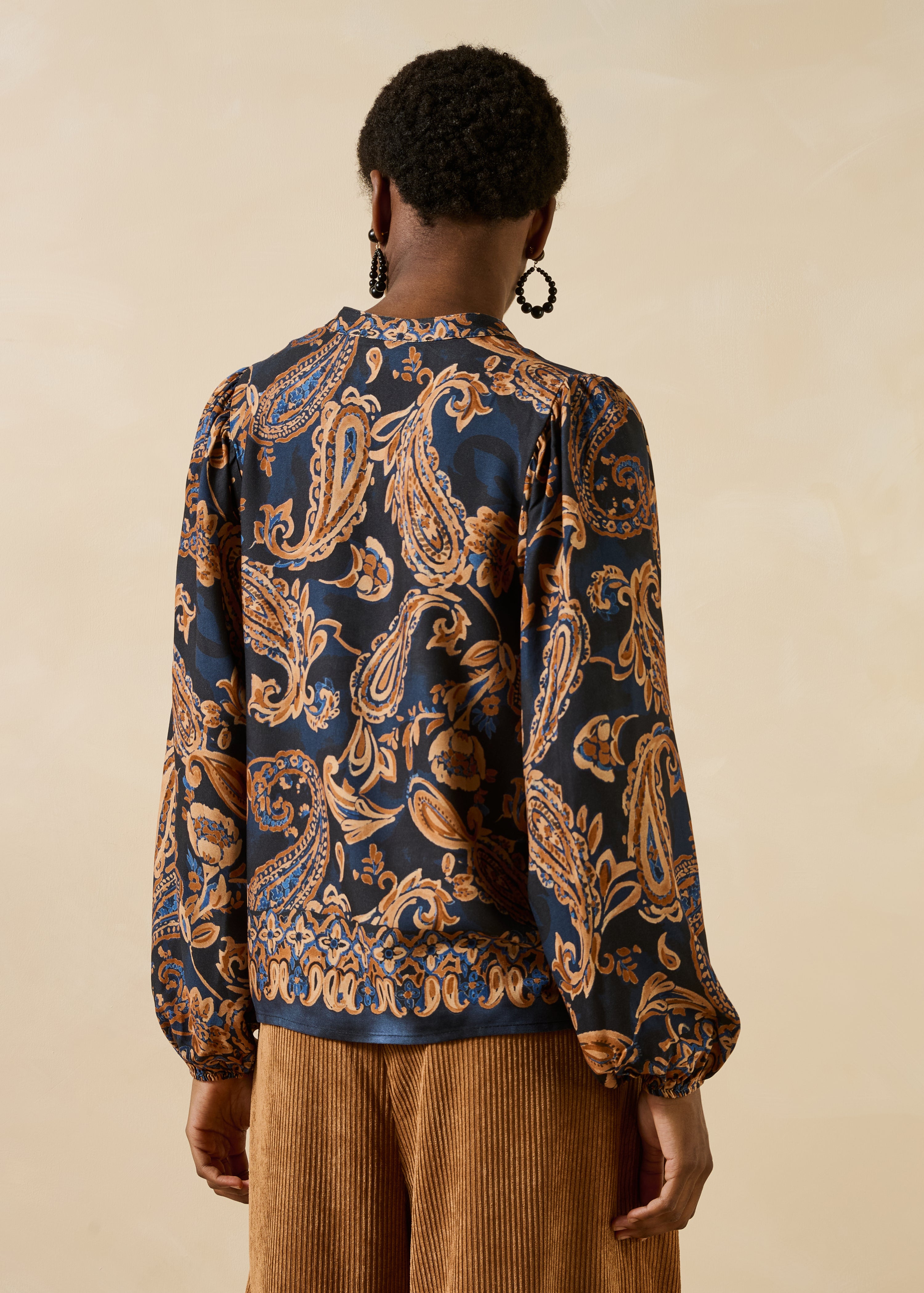 la-f-e-marabout-e-getanoa-bluse-dunkelblau-paisley image 3