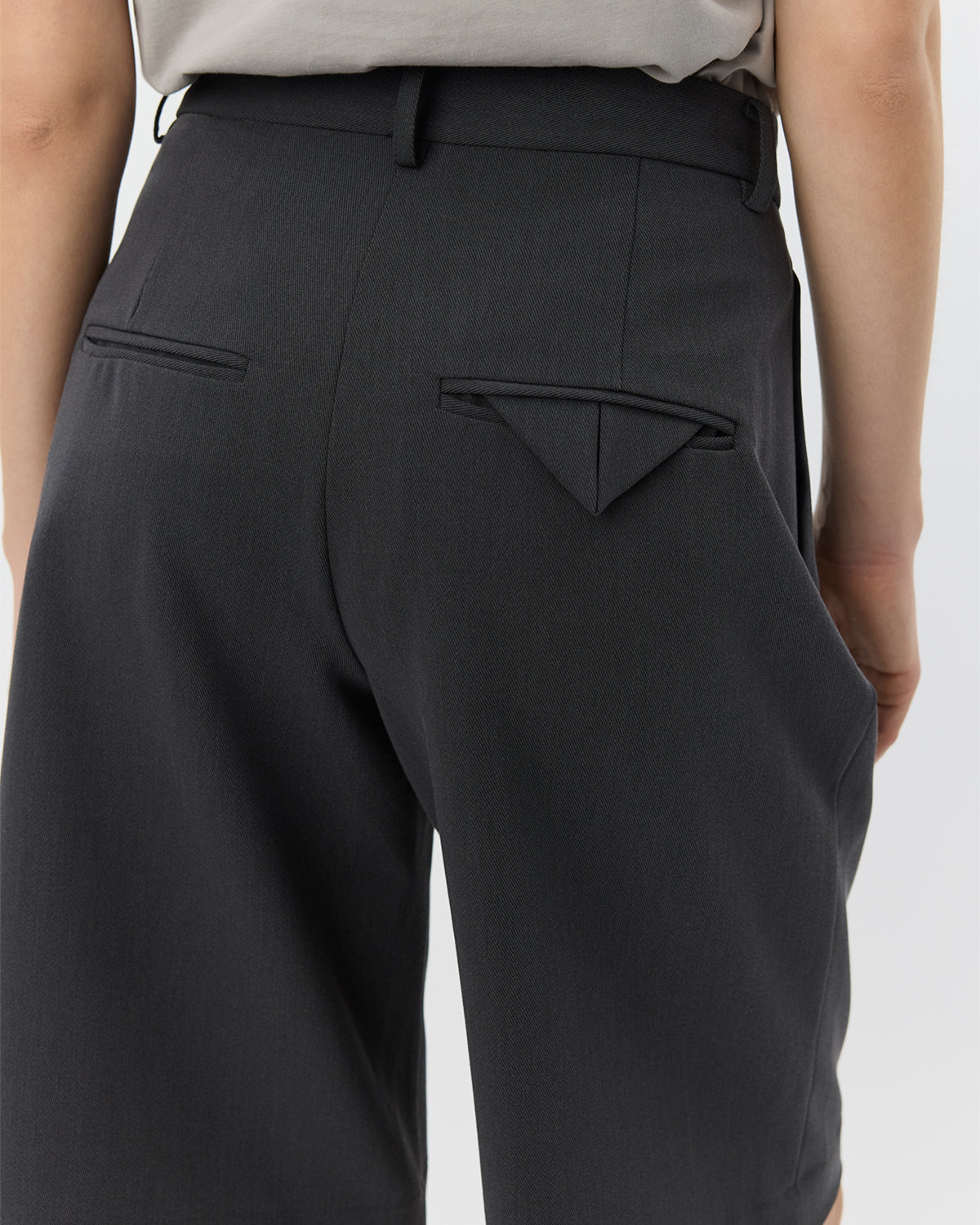 sofie-schnoor-women-elsasw-bermuda-shorts-dunkelgrau image 6
