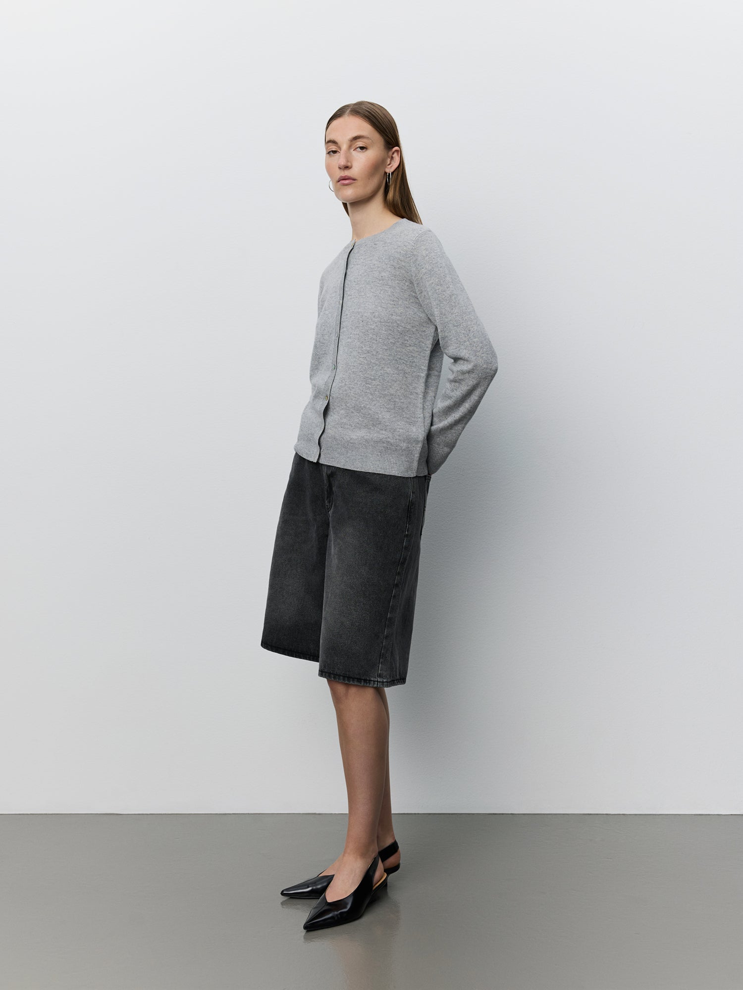 sofie-schnoor-women-stokesw-shorts-washed-black-denim-100-baumwolle image 3