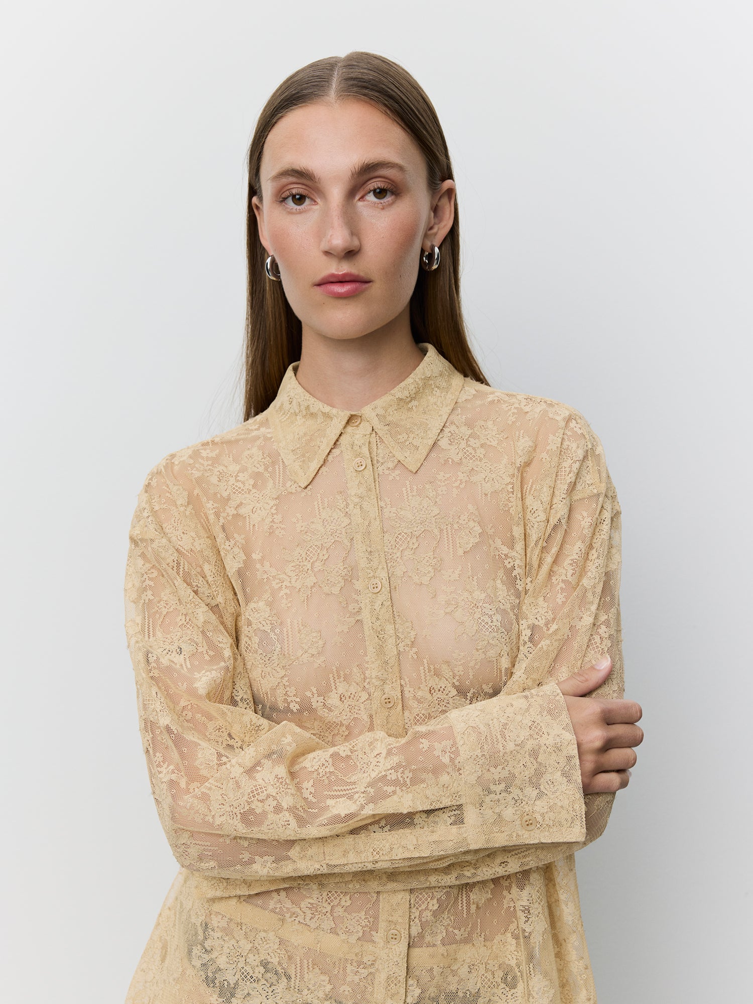 sofie-schnoor-women-sylvinesw-bluse-sand-spitze-oversize image 5