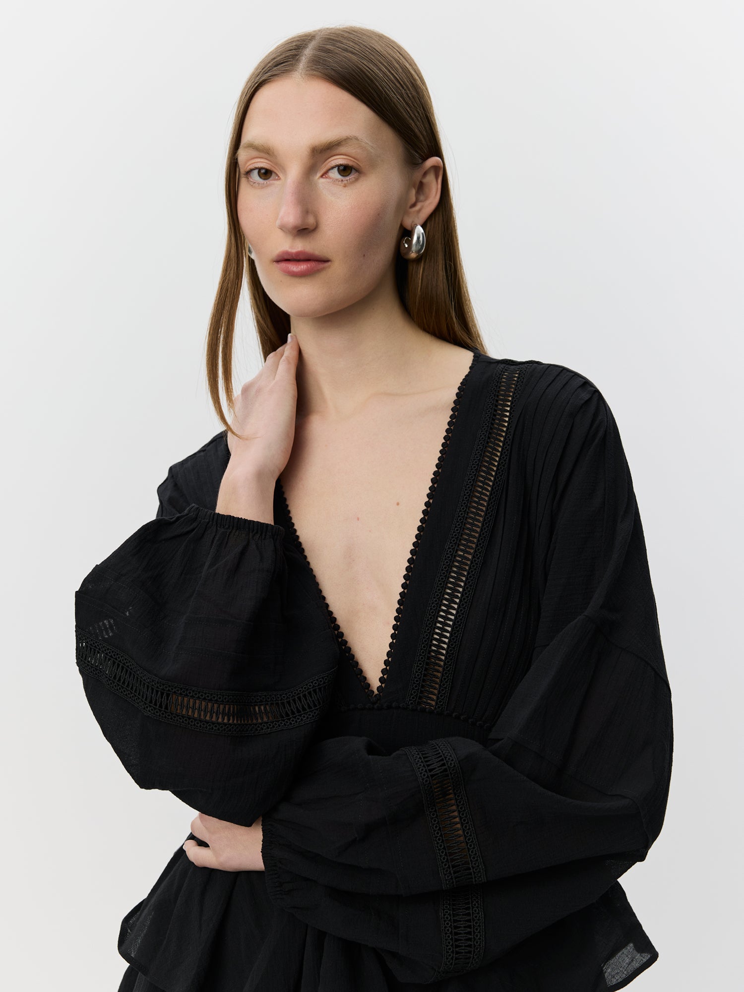 sofie-schnoor-jouvesw-midikleid-schwarz-34-spitze image 5
