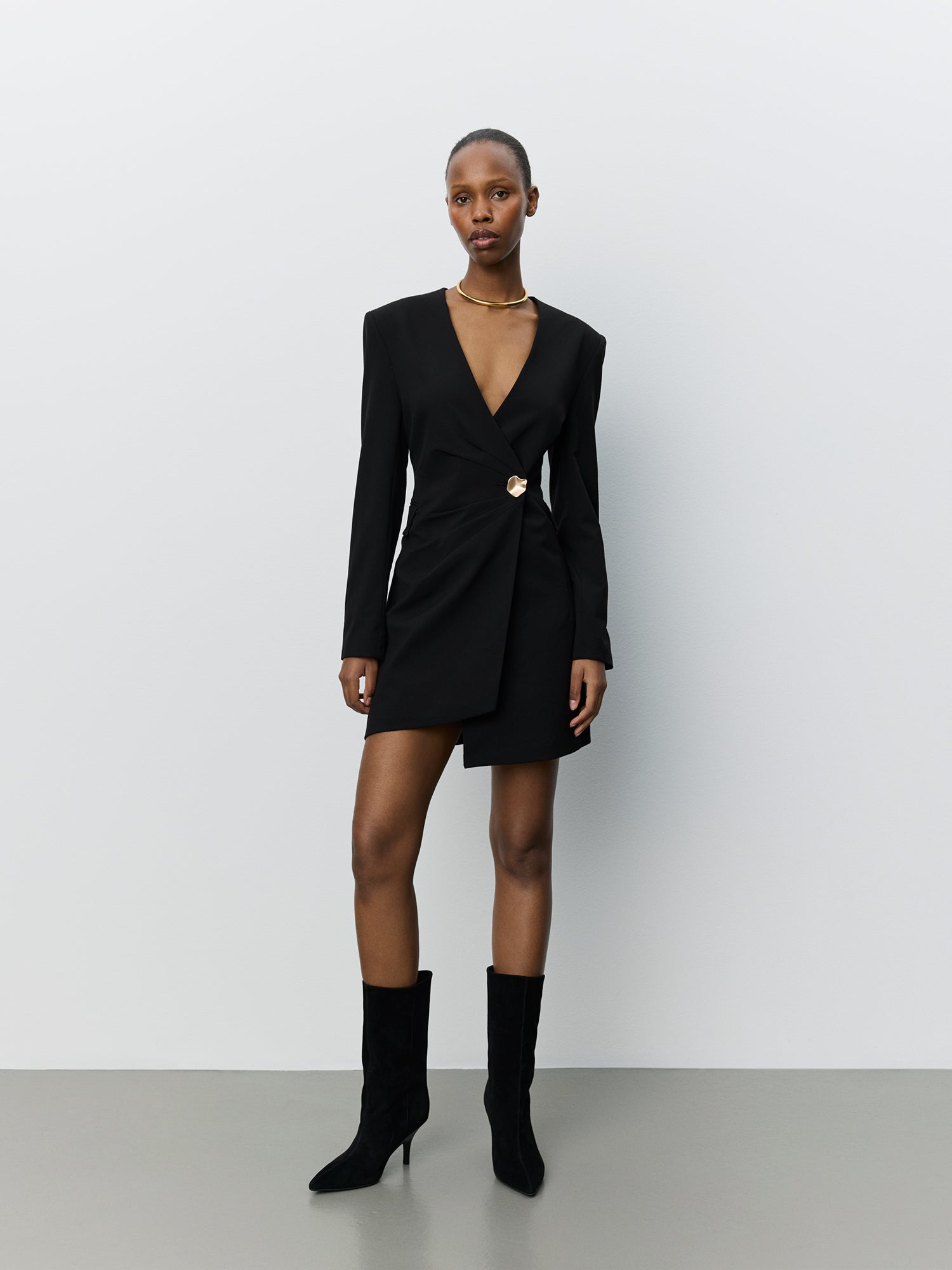 sofie-schnoor-women-amirasw-mini-wickelkleid-schwarz-asymmetrisch image 2