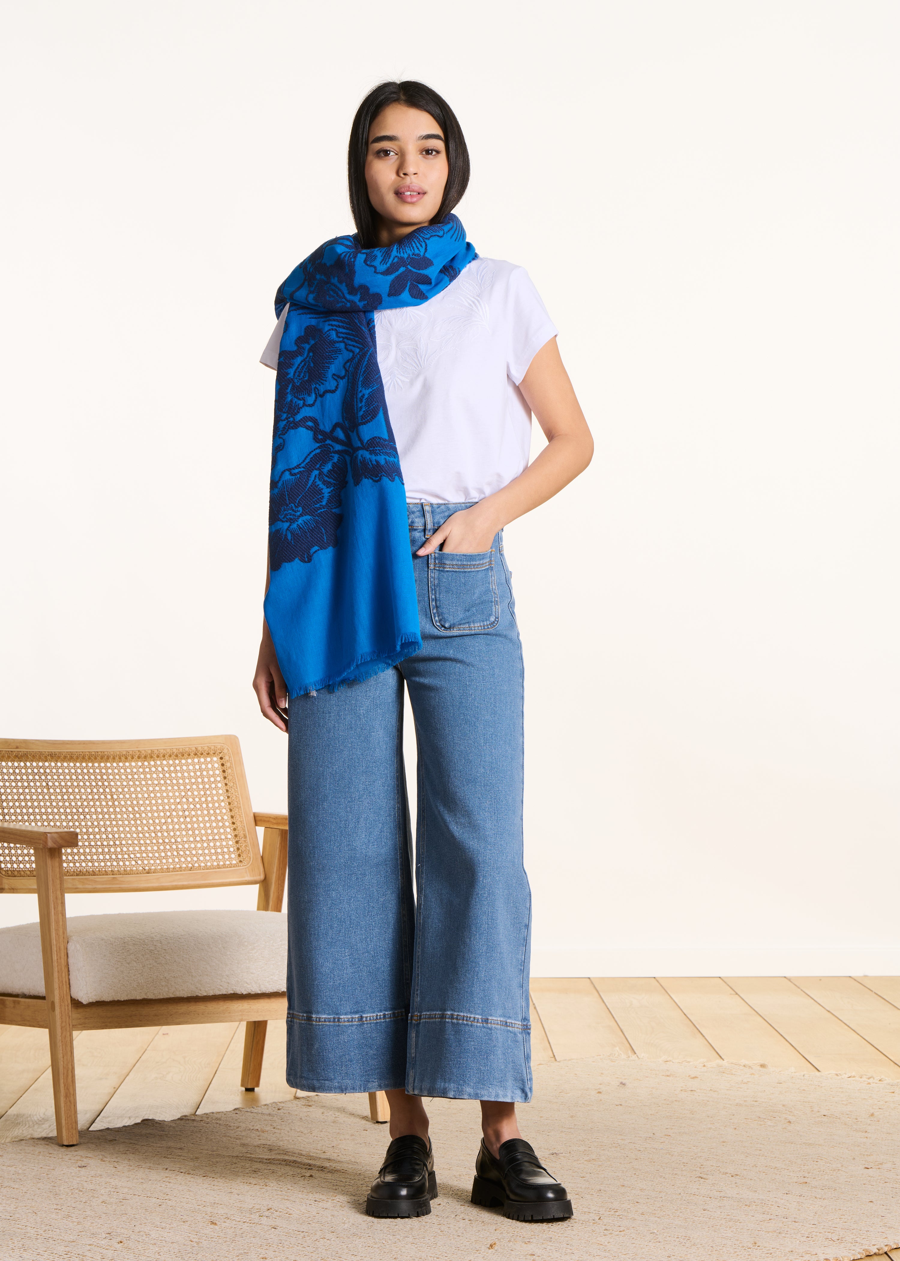 la-f-e-marabout-e-faniry-jacquard-schal-blau-tu-mit-fransen image 3