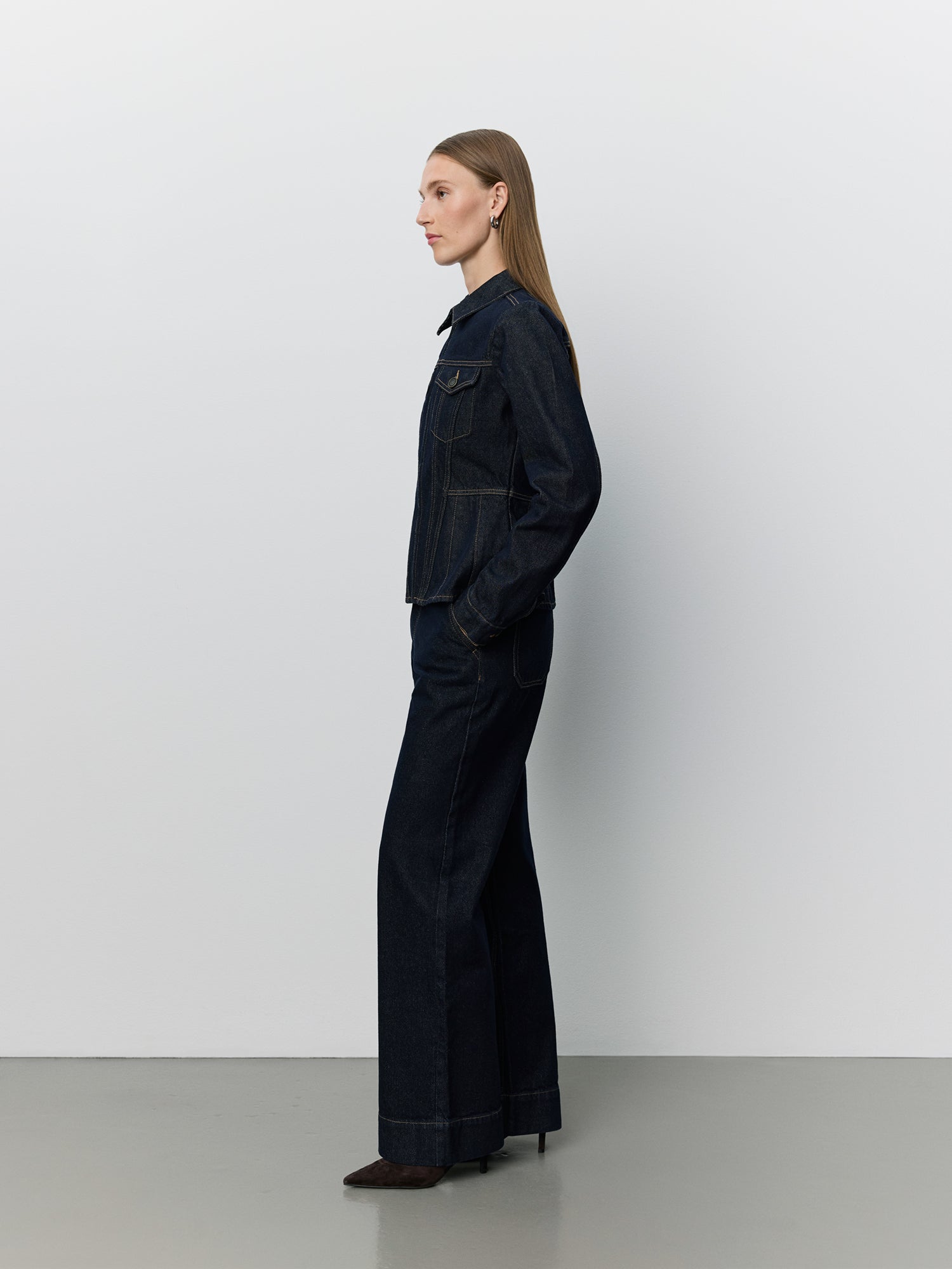 sofie-schnoor-women-savakisw-jeansjacke-dunkelblau-cropped image 3