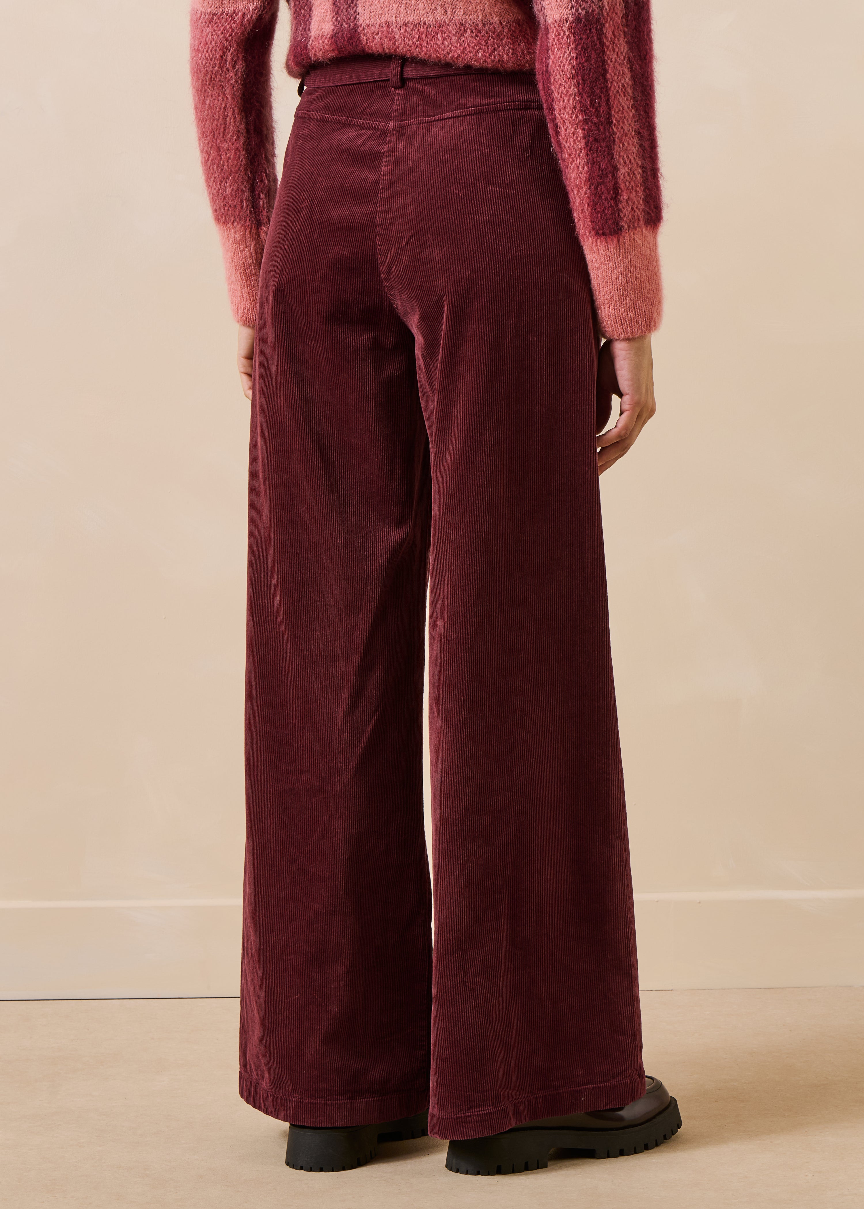 la-f-e-marabout-e-globus-hose-cord-bordeaux-weit image 3