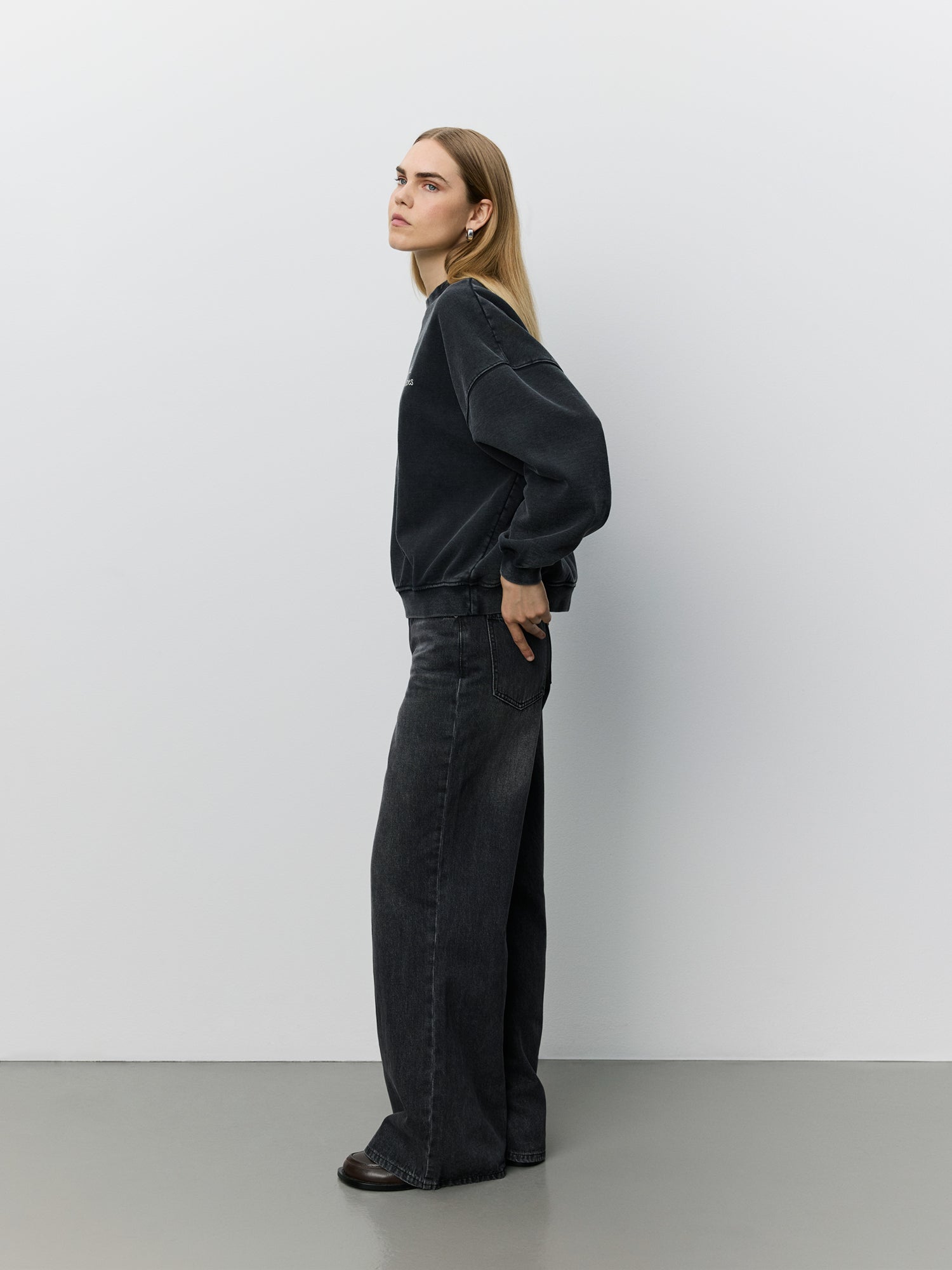 sofie-schnoor-women-parossw-s263311-sweatshirt-washed-black image 3