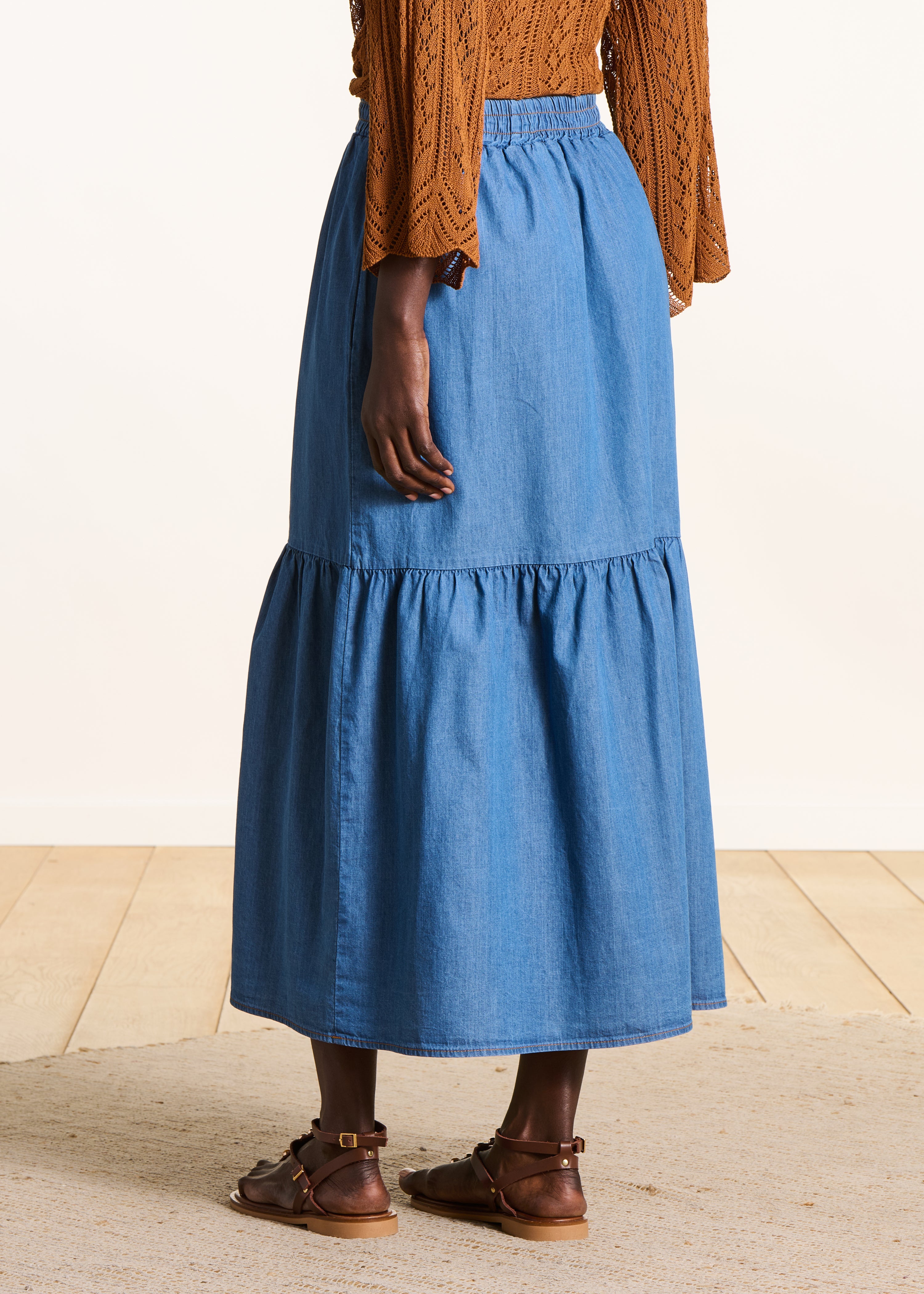 la-f-e-marabout-e-fiole-jeansrock-blau-midi-volant image 3